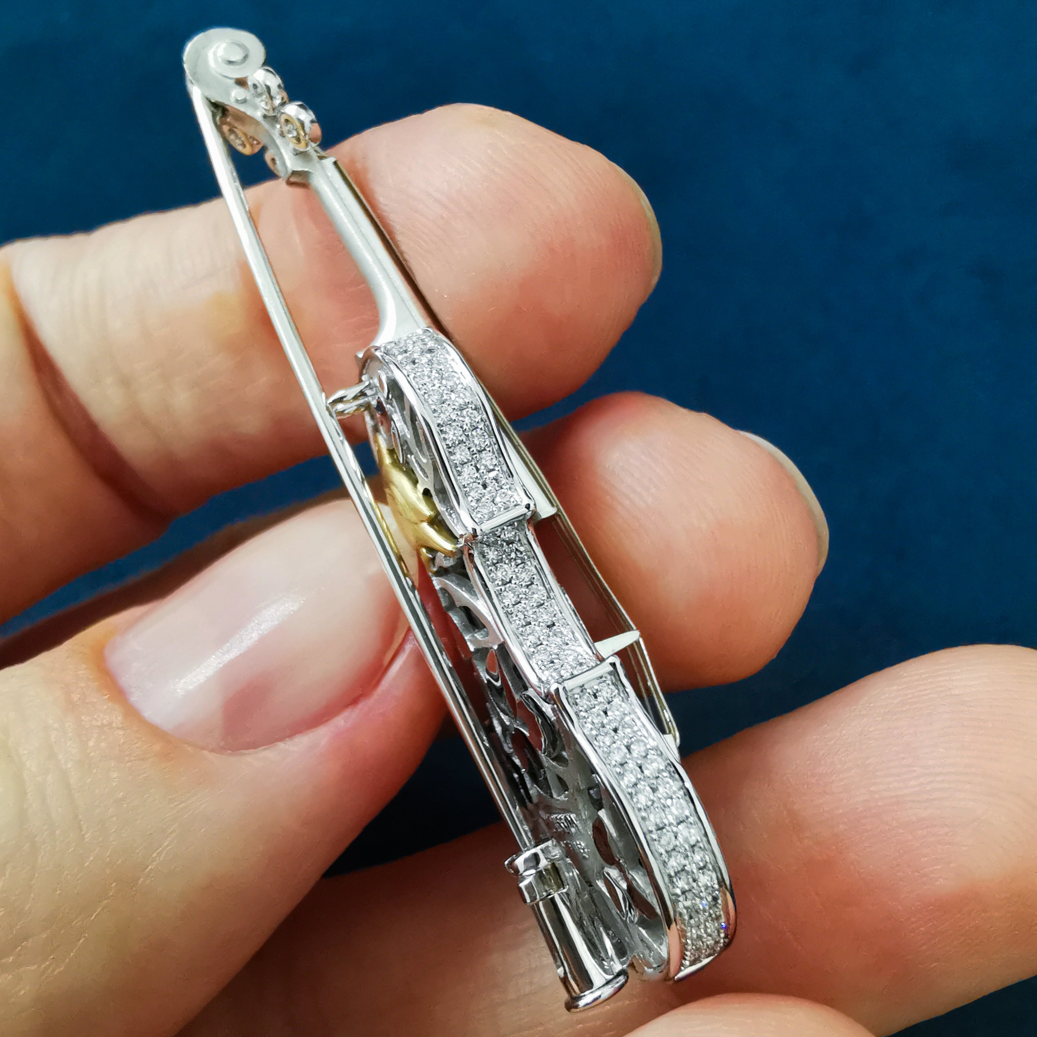 Diamonds 18K White Gold Violin Brooch, Brs 0267-20