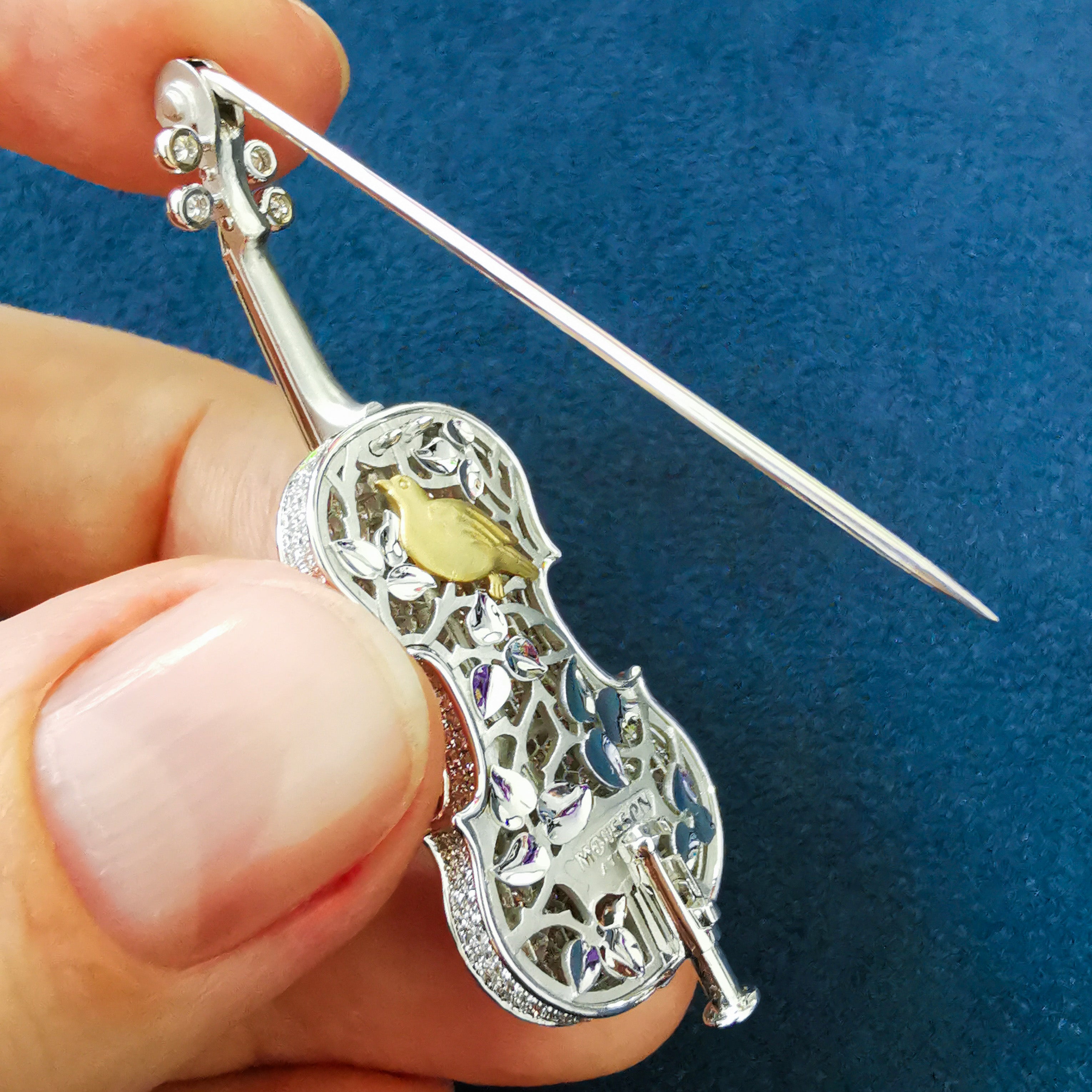 Diamonds 18K White Gold Violin Brooch, Brs 0267-20