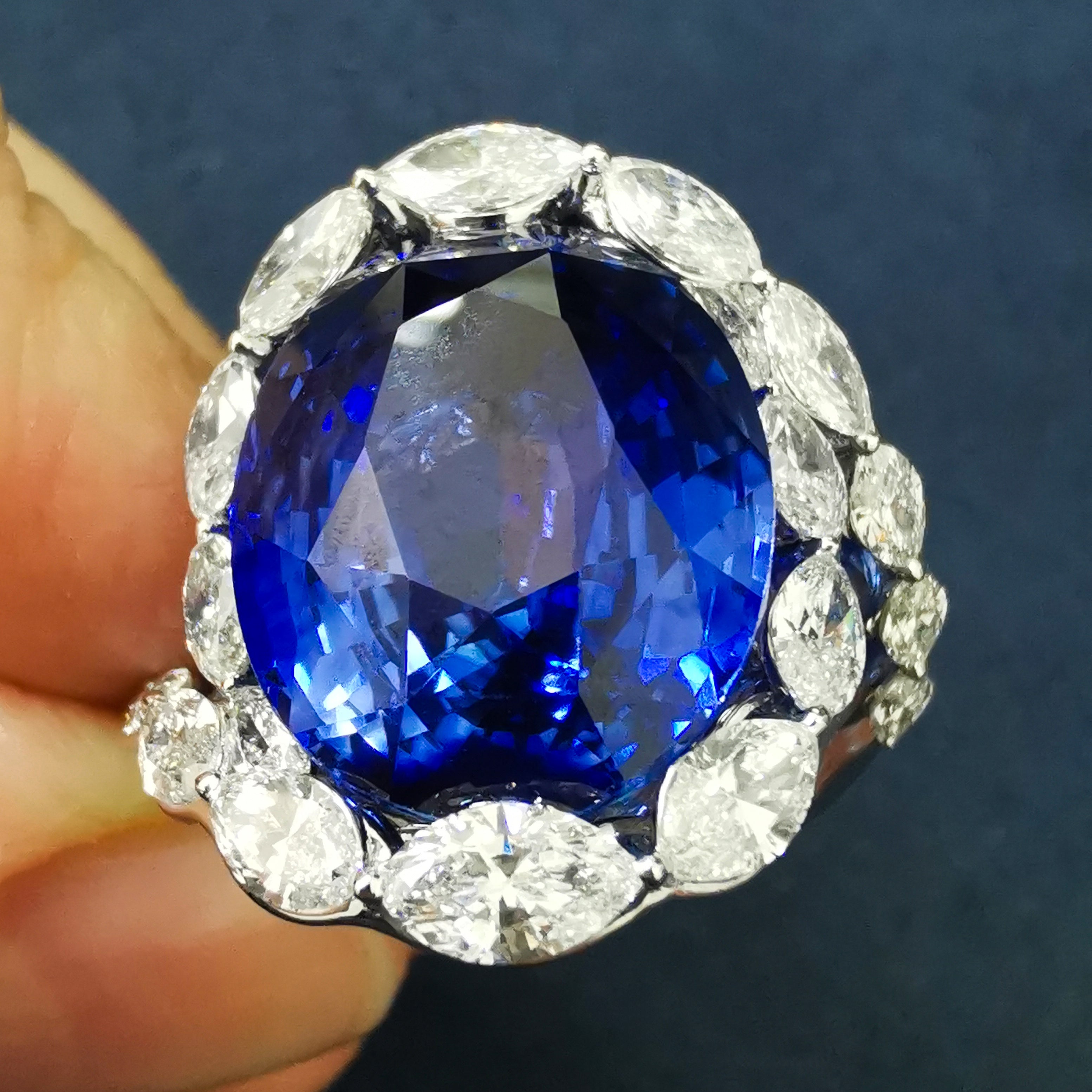 R 0118-0/1 18K White Gold, Sapphire, Diamonds Ring