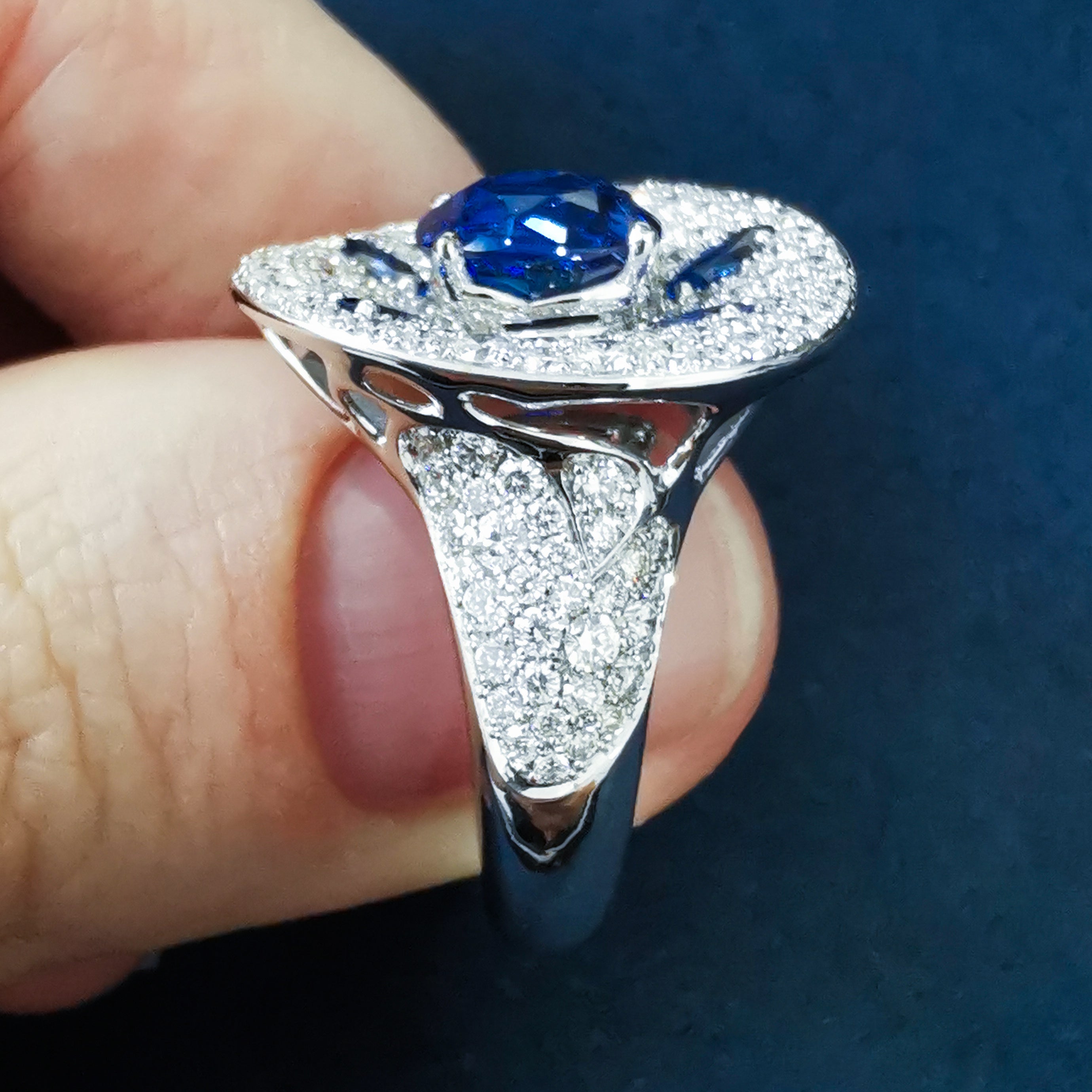 Sapphire, Diamonds 18K White Gold Ring, R 0205-21
