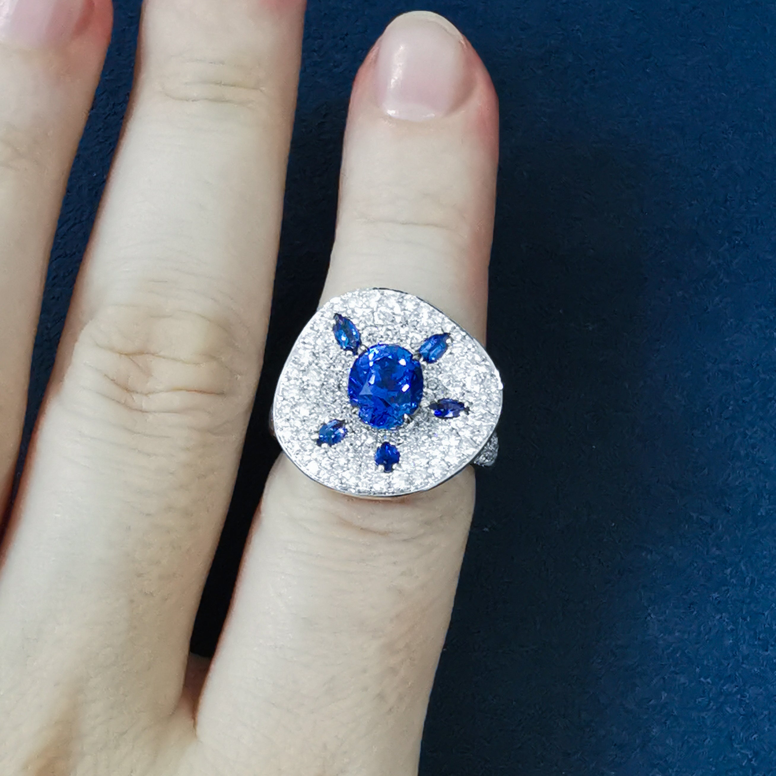 Sapphire, Diamonds 18K White Gold Ring, R 0205-21