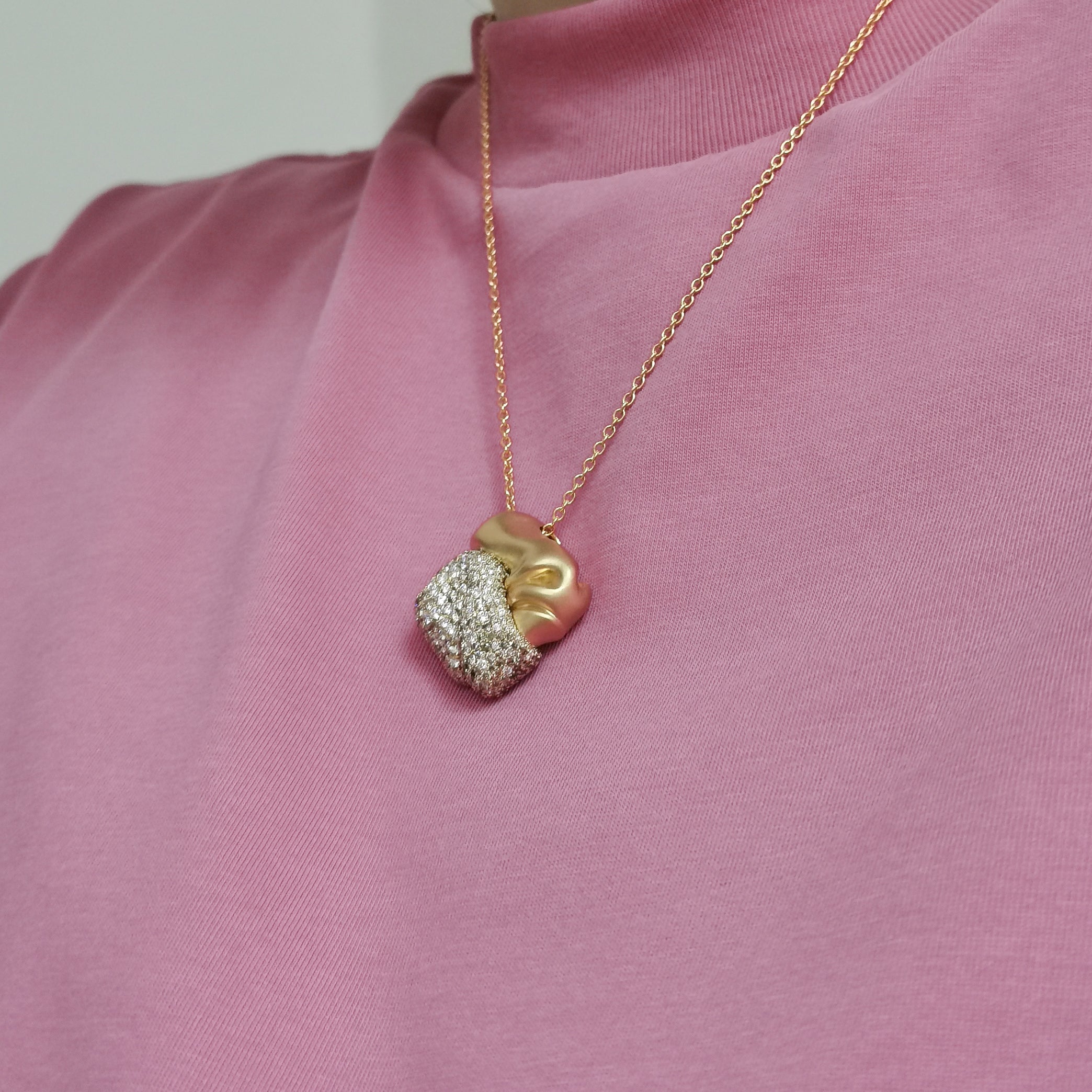 White and Champagne Diamonds 18K Yellow Matte Gold Pendant, P 0132-1