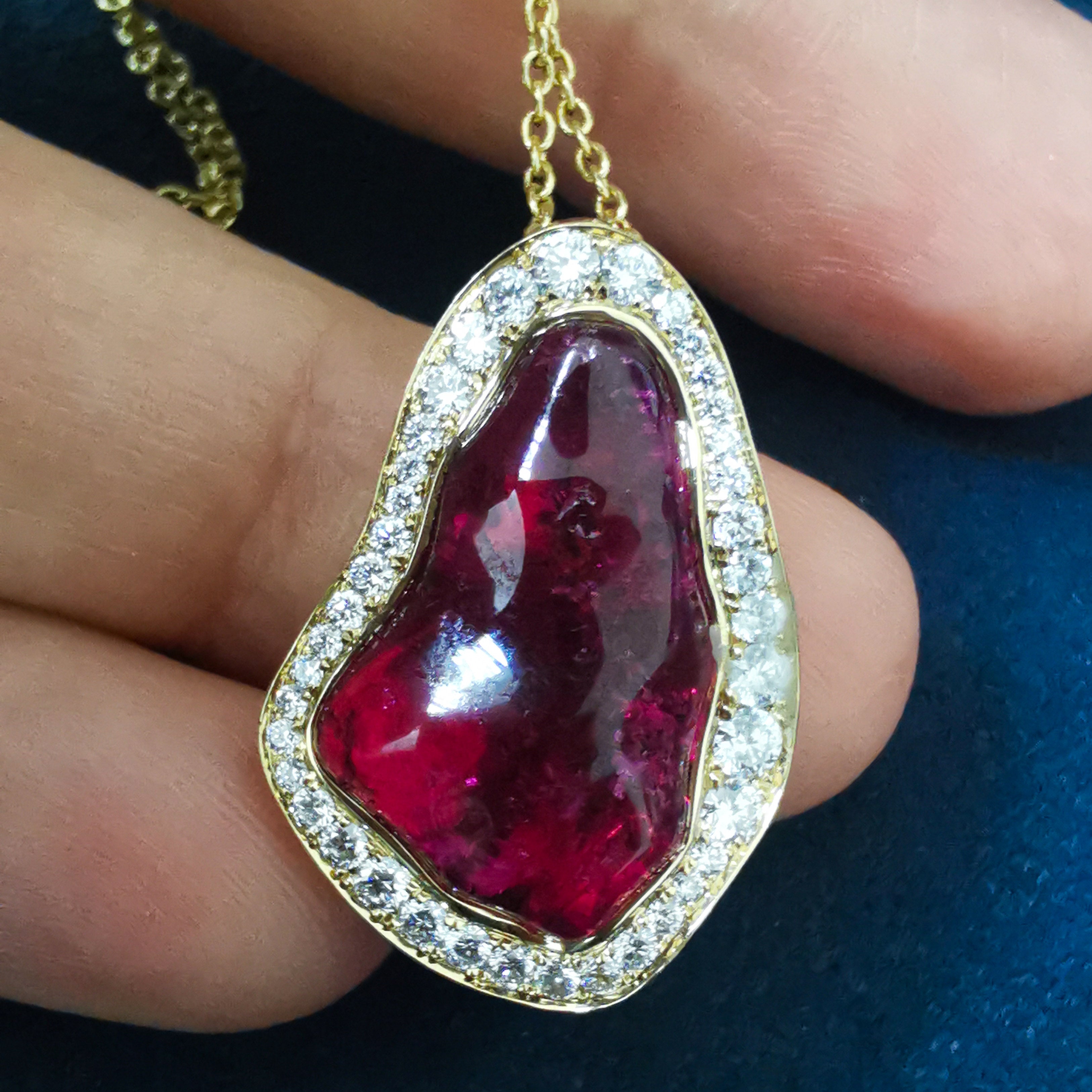 Rubellite, Diamonds 18K Yellow Gold Pendant, P 0030-8/1