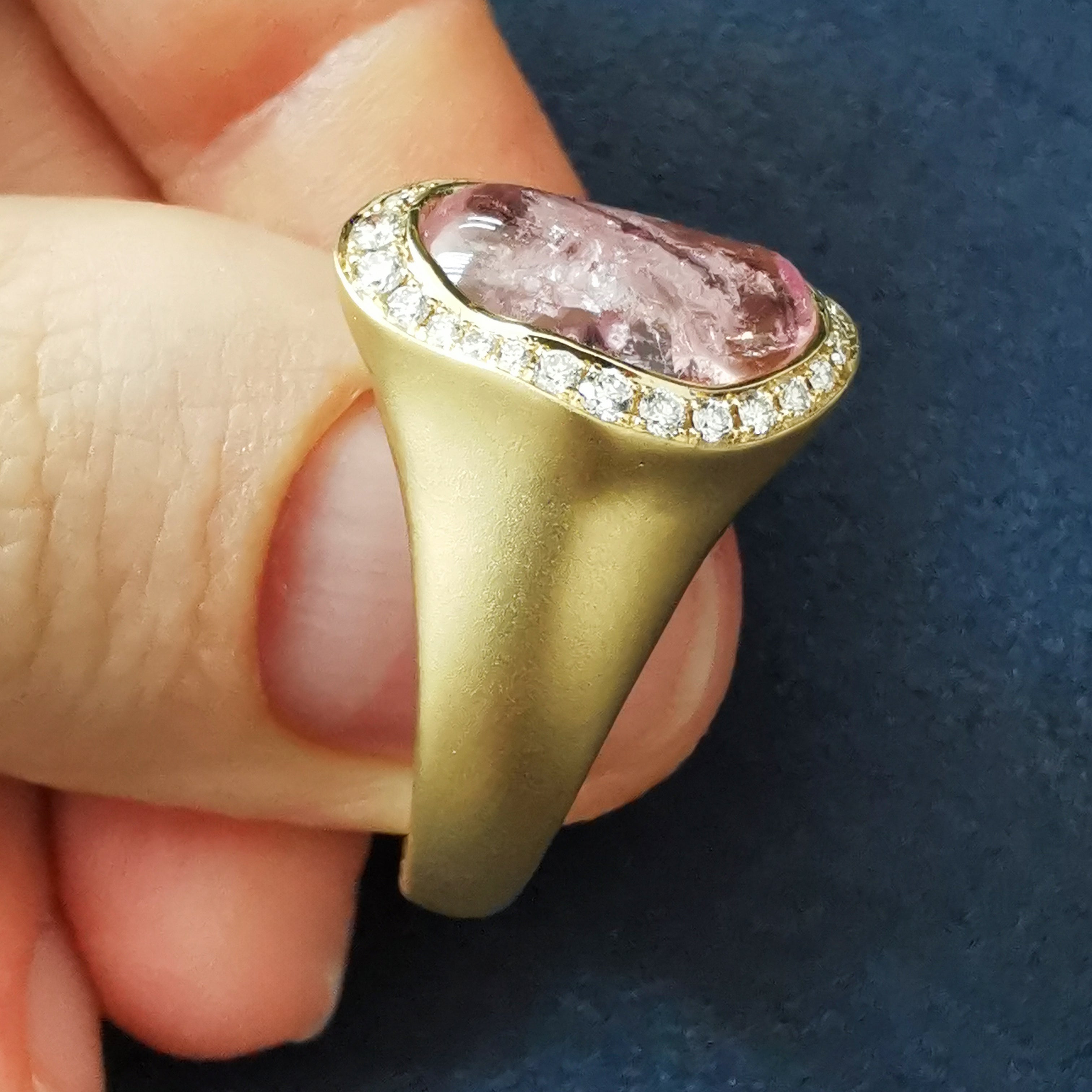 Morganite, Diamonds 18K Yellow Gold Ring, R 0030-45/1