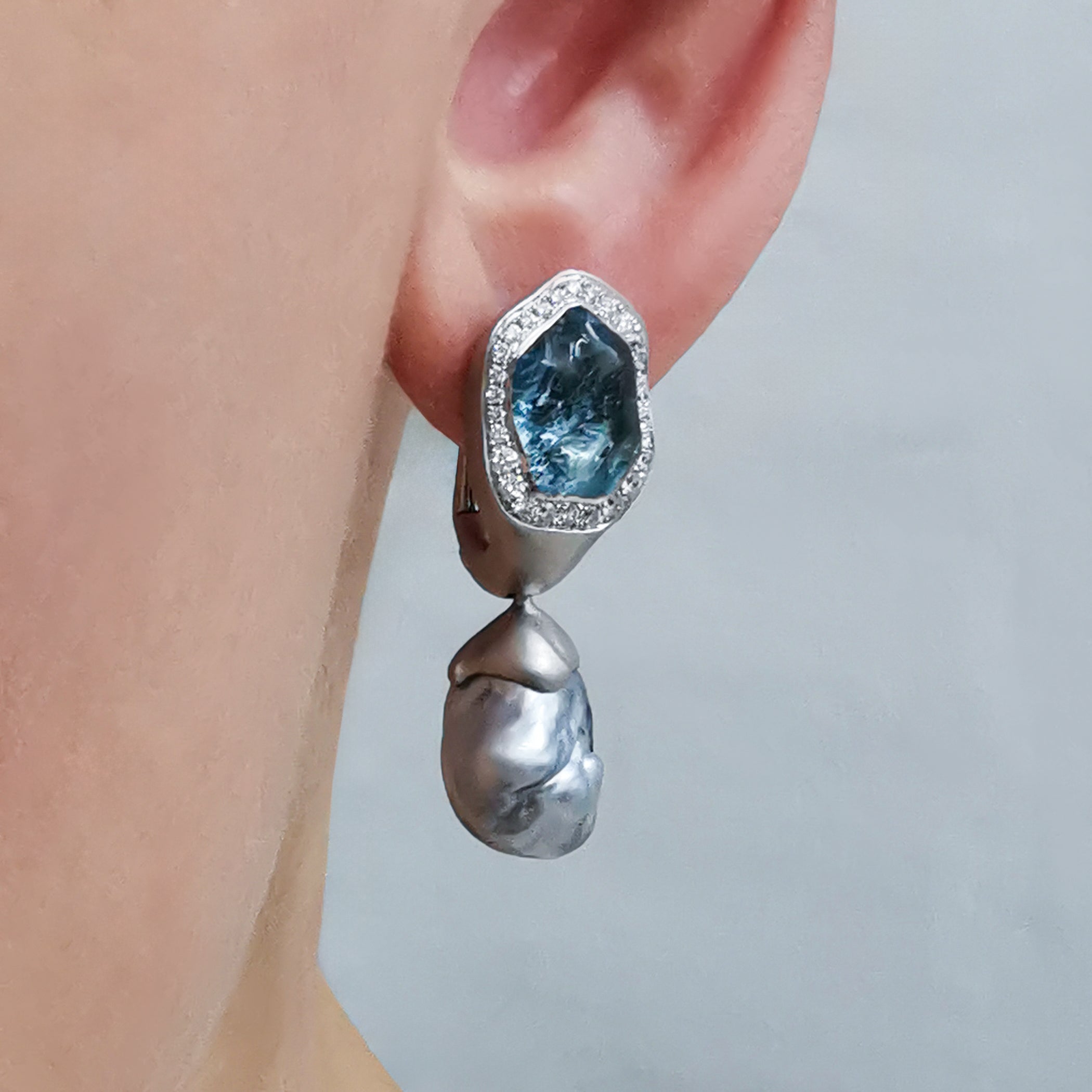 E 0030-4/1 18K White Gold, Aquamarine, Keshi Pearl, Diamonds Earrings