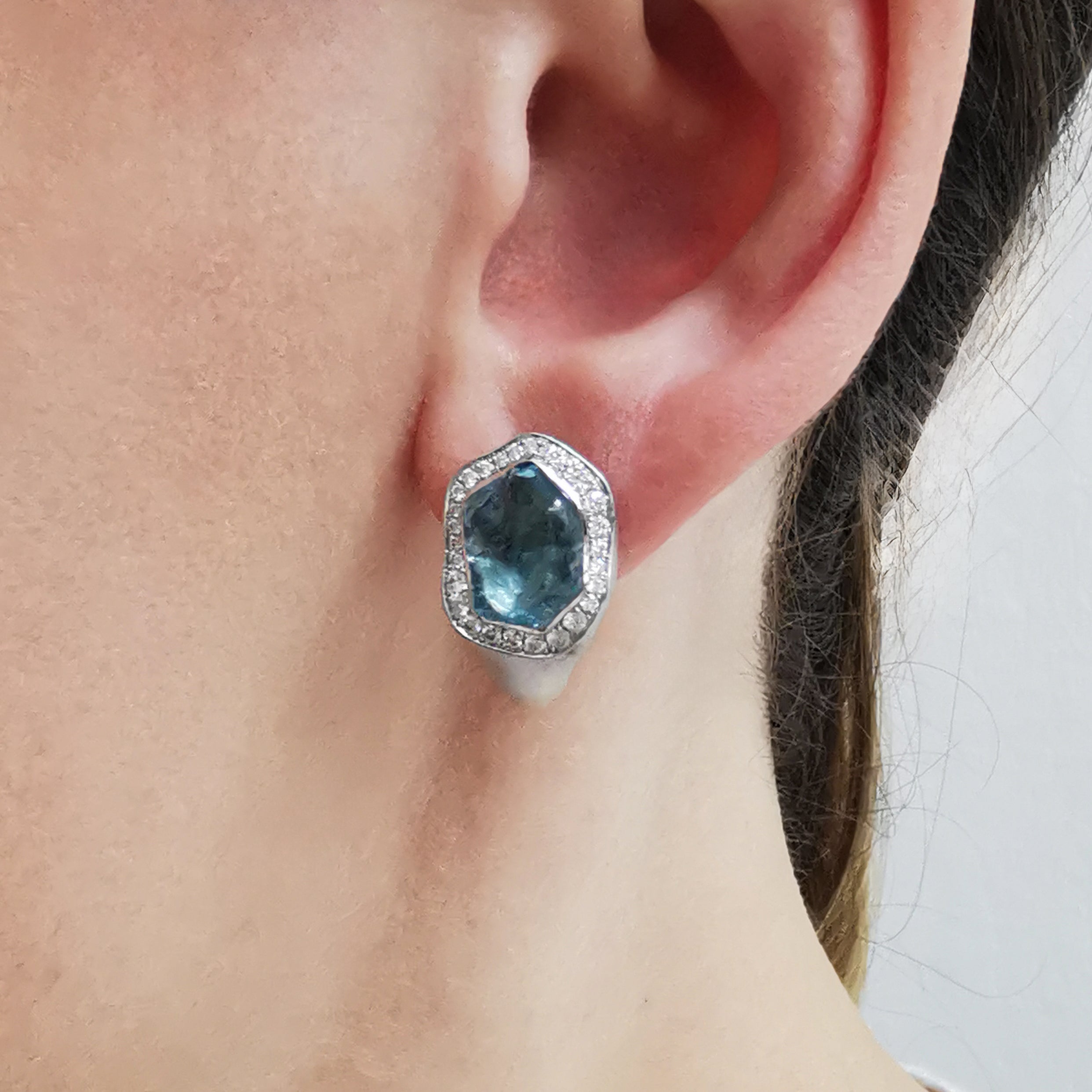 E 0030-4/1 18K White Gold, Aquamarine, Keshi Pearl, Diamonds Earrings