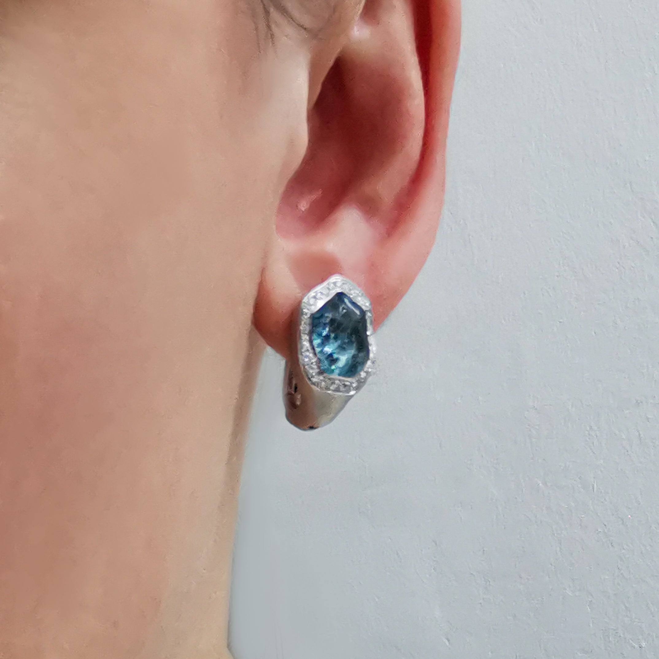 E 0030-4/1 18K White Gold, Aquamarine, Keshi Pearl, Diamonds Earrings