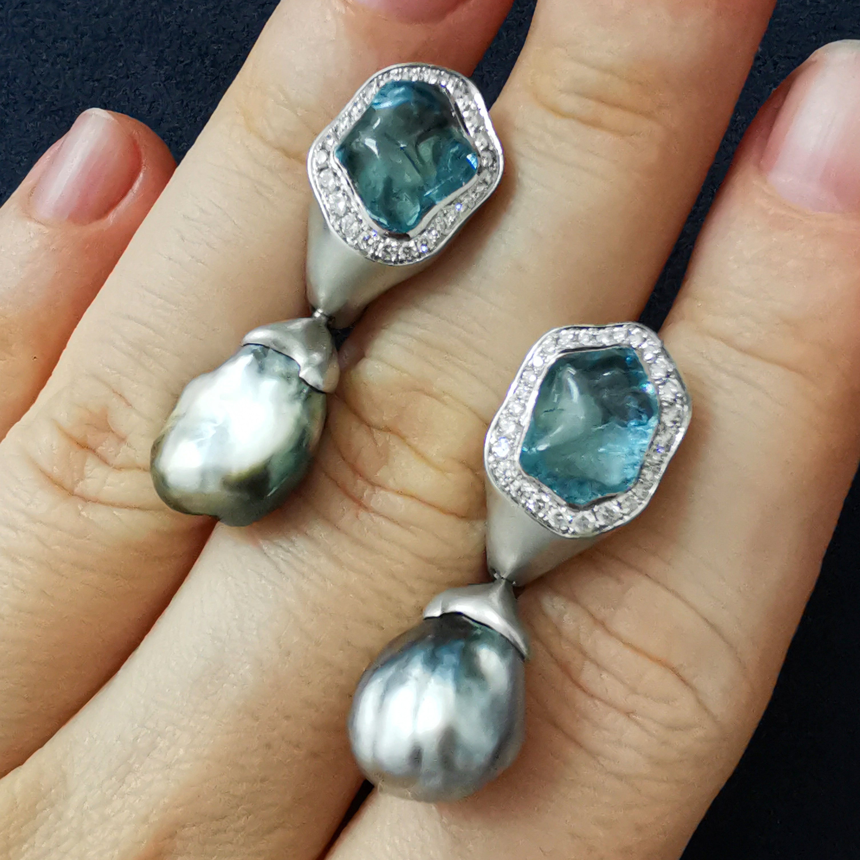 E 0030-4/1 18K White Gold, Aquamarine, Keshi Pearl, Diamonds Earrings