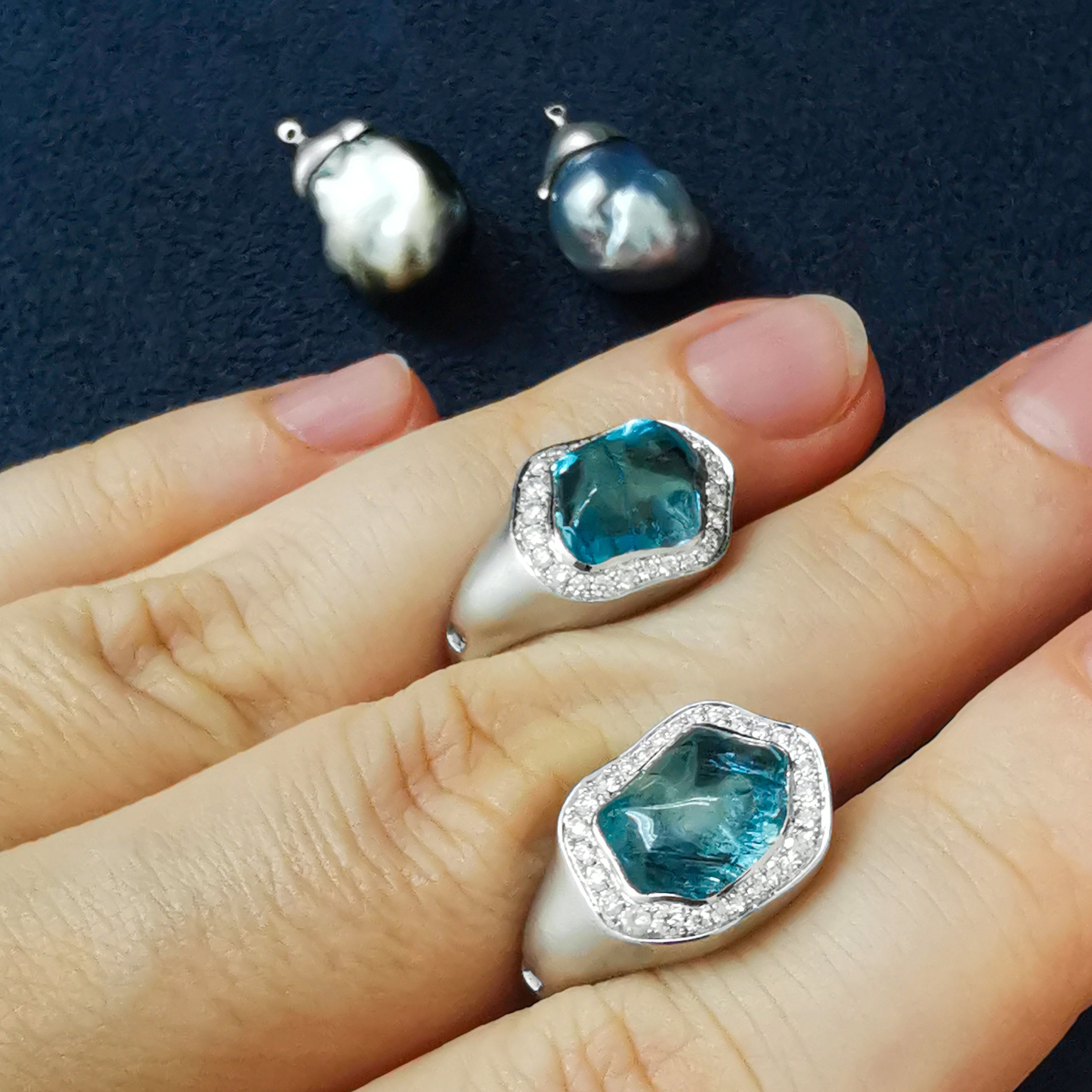 E 0030-4/1 18K White Gold, Aquamarine, Keshi Pearl, Diamonds Earrings