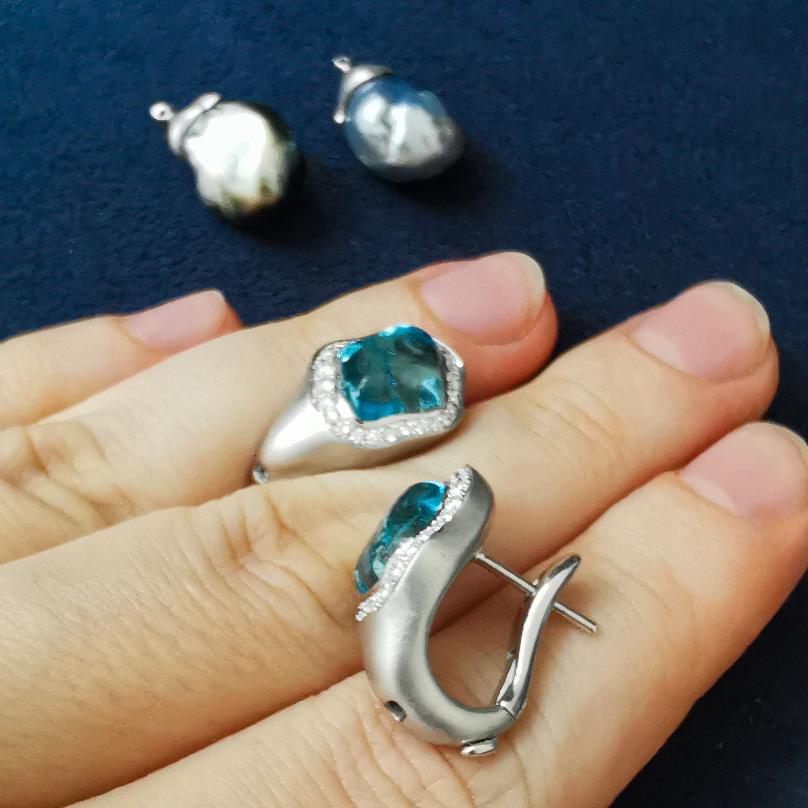 E 0030-4/1 18K White Gold, Aquamarine, Keshi Pearl, Diamonds Earrings