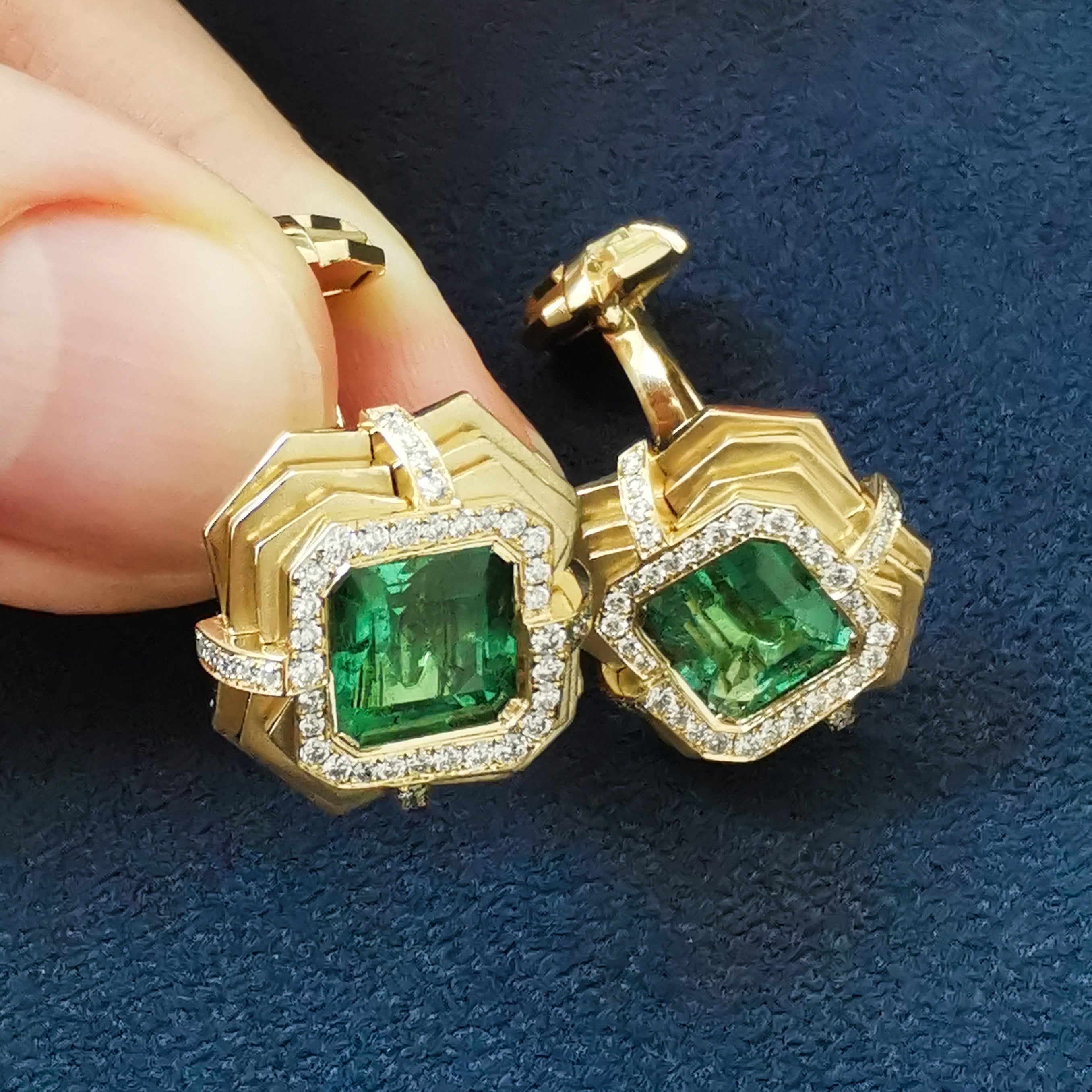 Emerald, Diamonds 18K Yellow Gold Cufflinks, C 0268-0