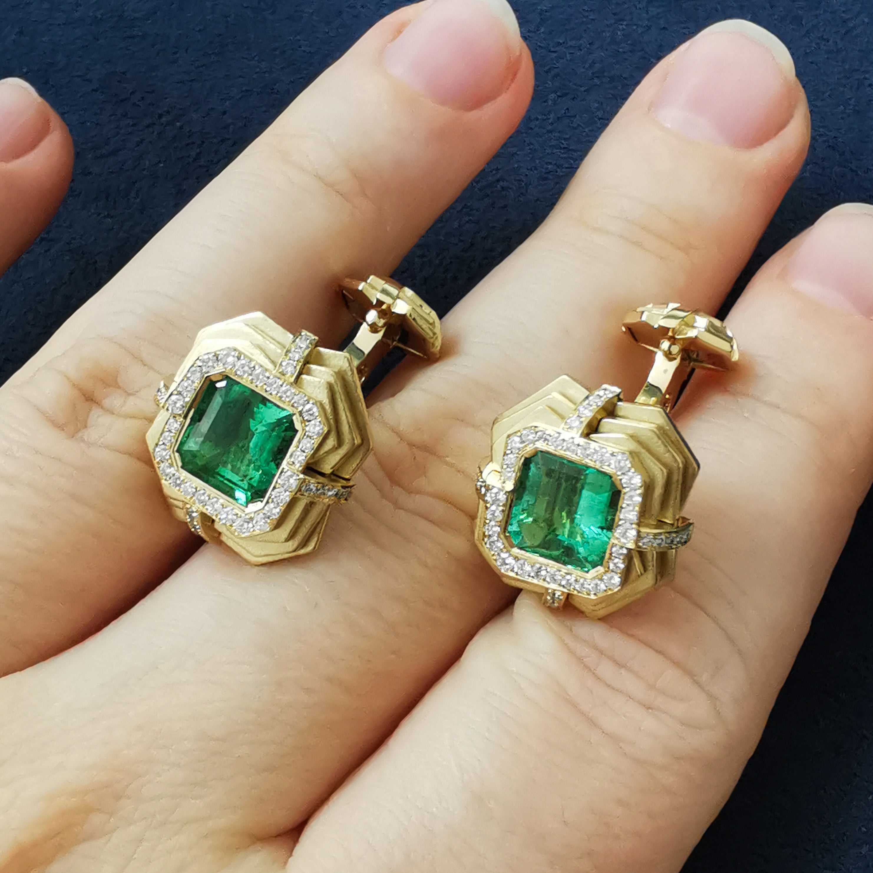 C 0268-0, 18K Yellow Gold, Emerald, Diamonds Cufflinks