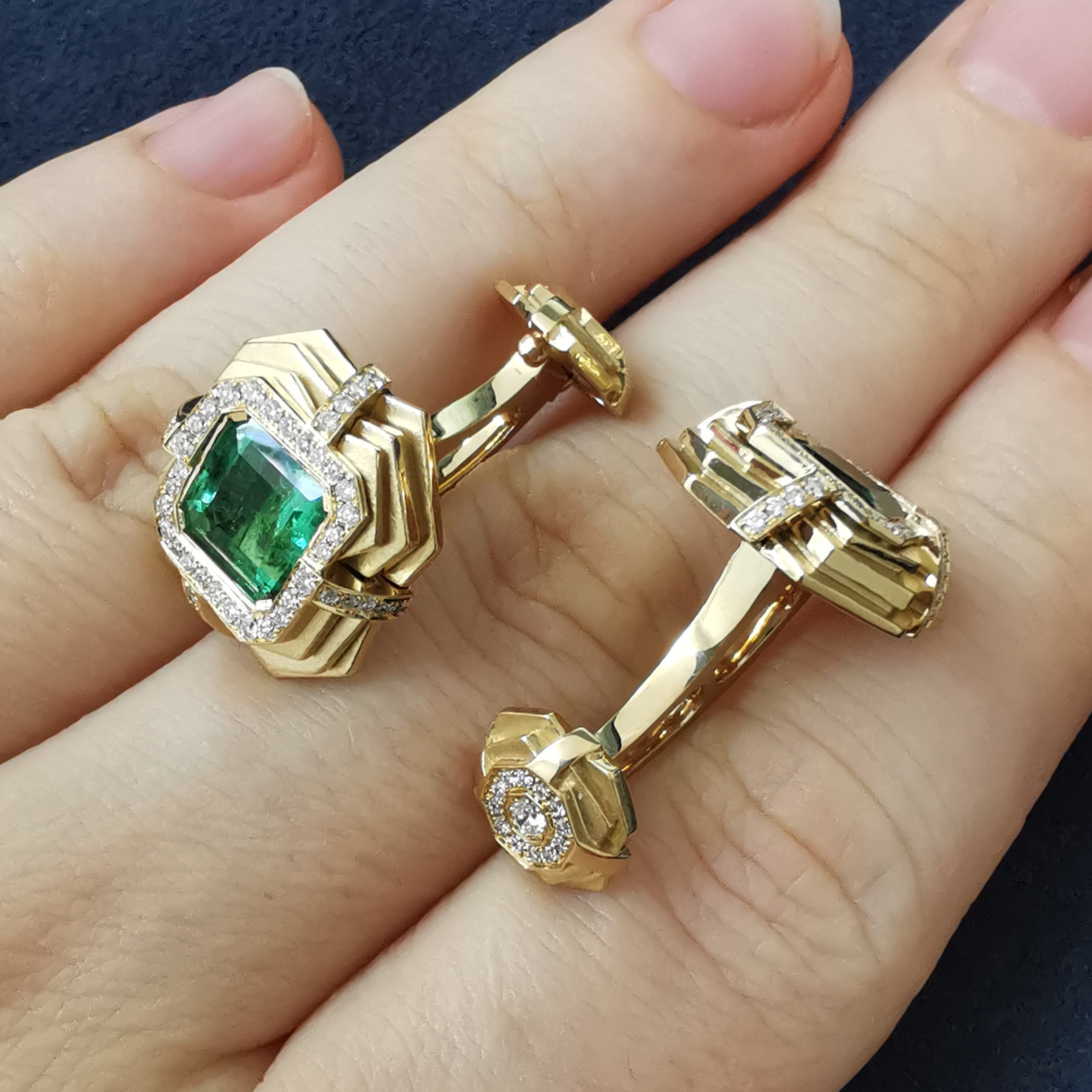 Emerald, Diamonds 18K Yellow Gold Cufflinks, C 0268-0