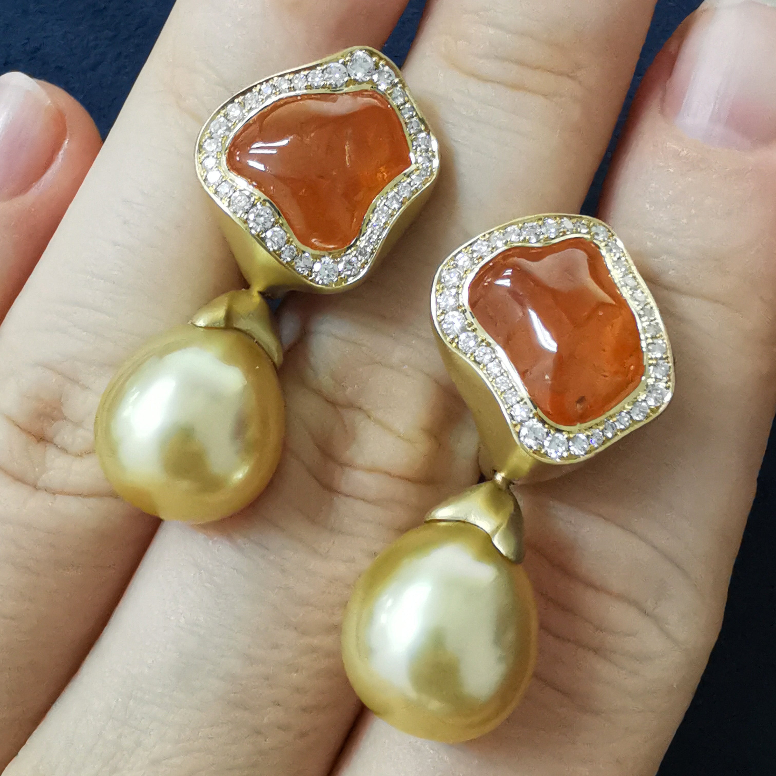 E 0030-84/1 18K Yellow Gold, Spessartine, Golden Sea Pearl, Diamonds Earrings
