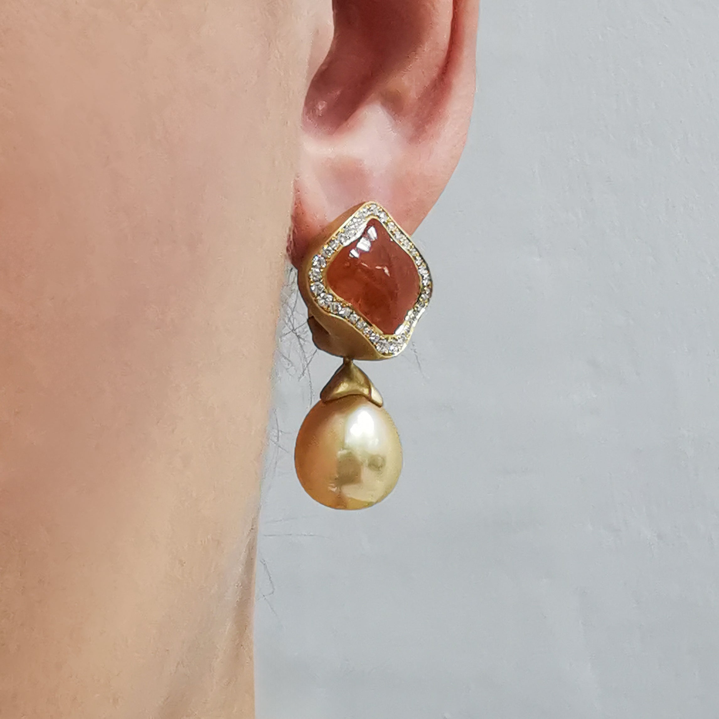 E 0030-84/1 18K Yellow Gold, Spessartine, Golden Sea Pearl, Diamonds Earrings