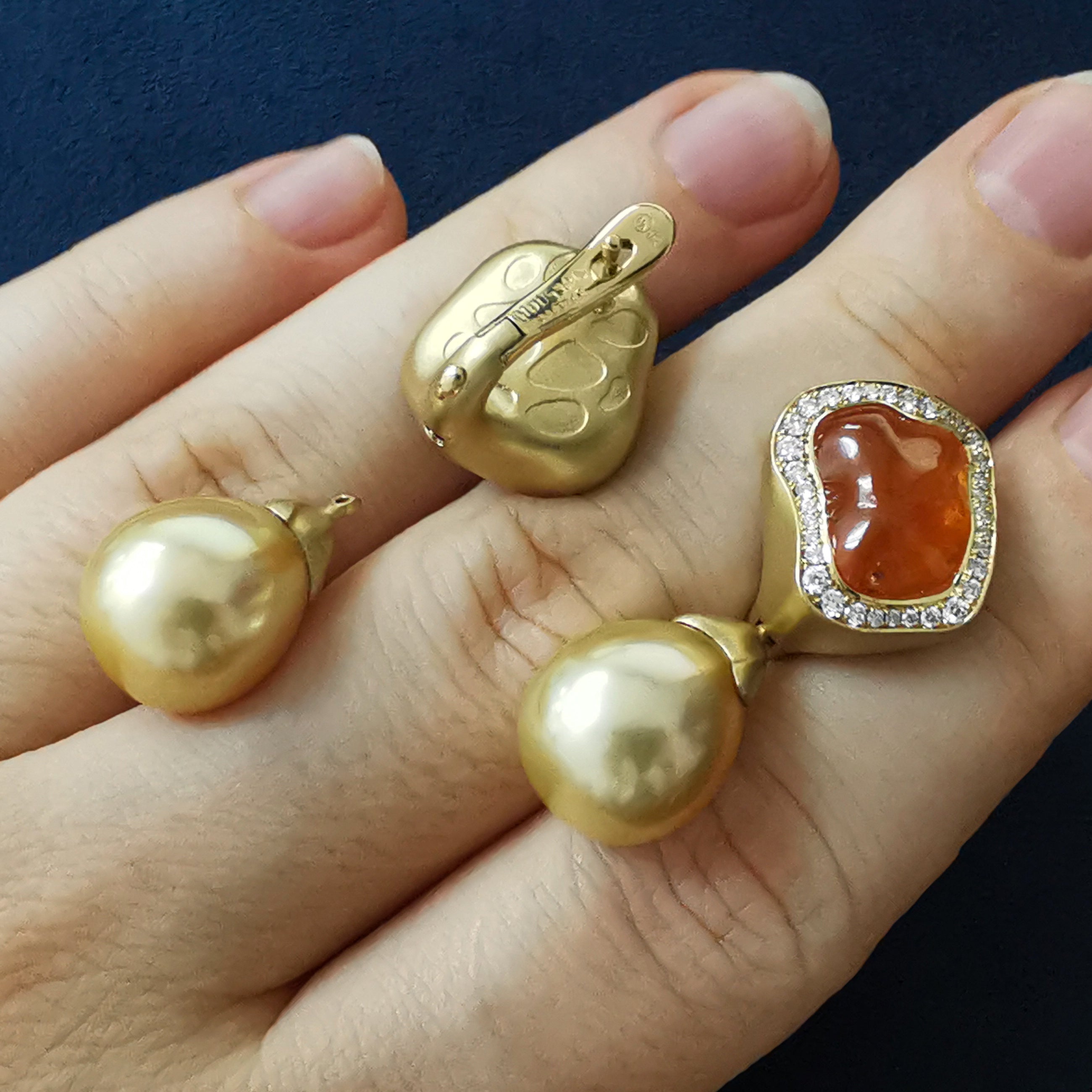 E 0030-84/1 18K Yellow Gold, Spessartine, Golden Sea Pearl, Diamonds Earrings
