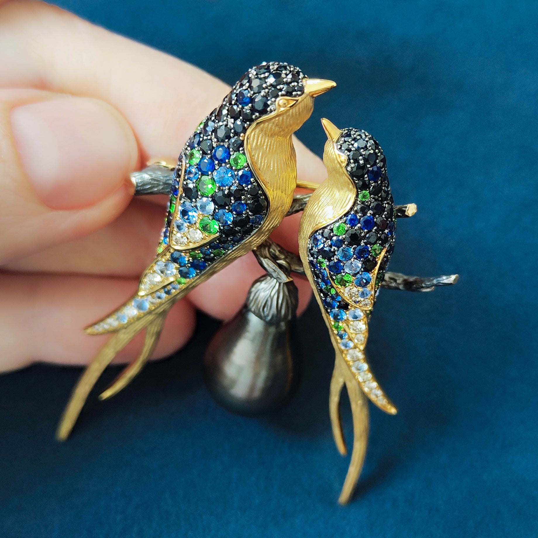 Sapphires, Tsavorites, Tahiti Pearl, Champagne Diamonds 18K Yellow Gold Brooch, Brs 0228-0