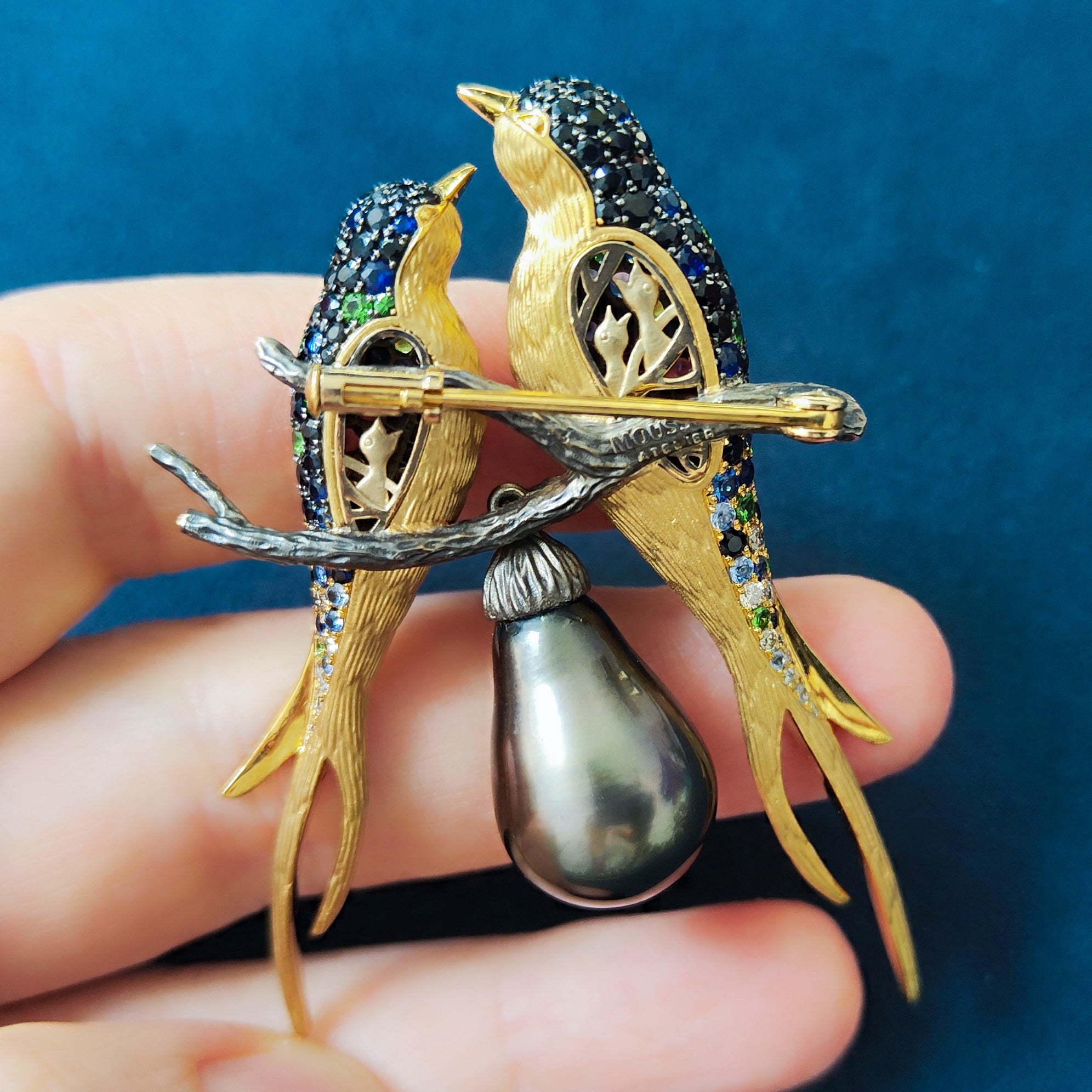 Sapphires, Tsavorites, Tahiti Pearl, Champagne Diamonds 18K Yellow Gold Brooch, Brs 0228-0