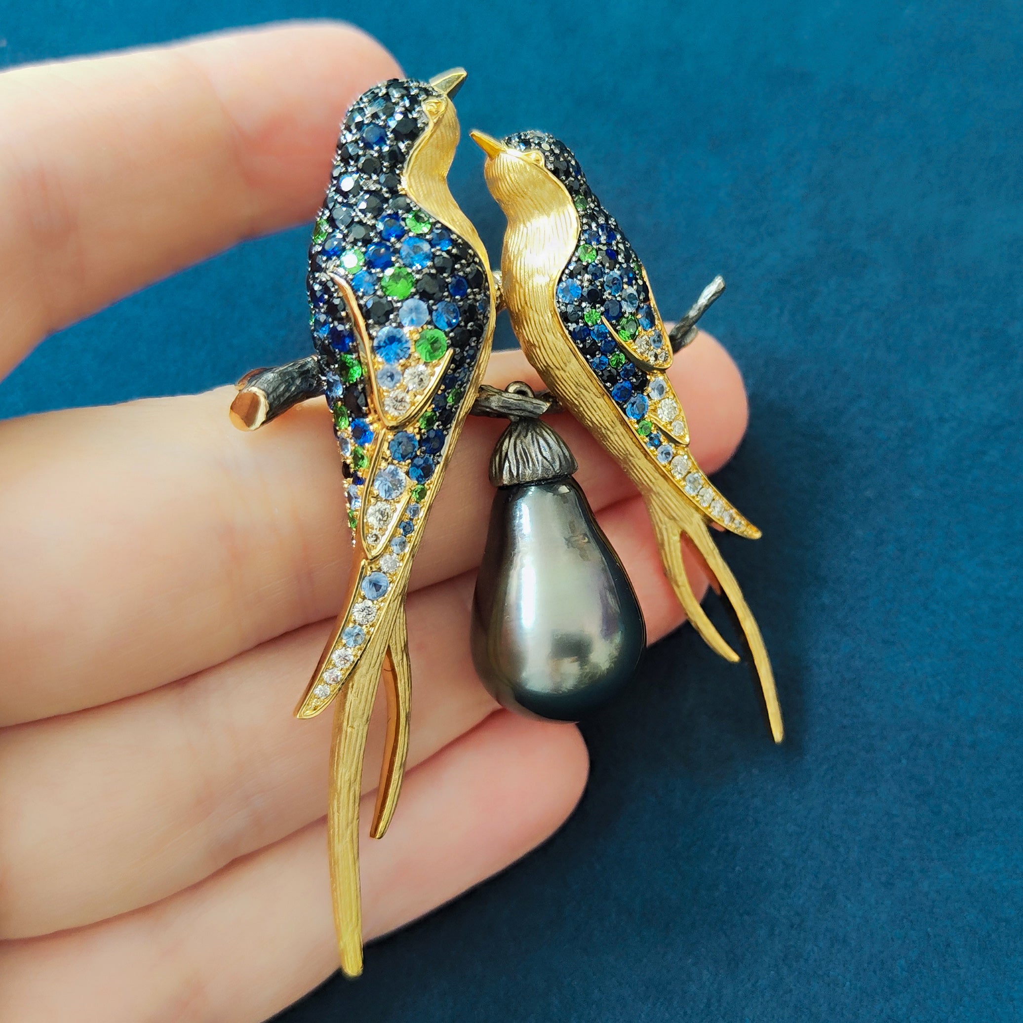 Sapphires, Tsavorites, Tahiti Pearl, Champagne Diamonds 18K Yellow Gold Brooch, Brs 0228-0