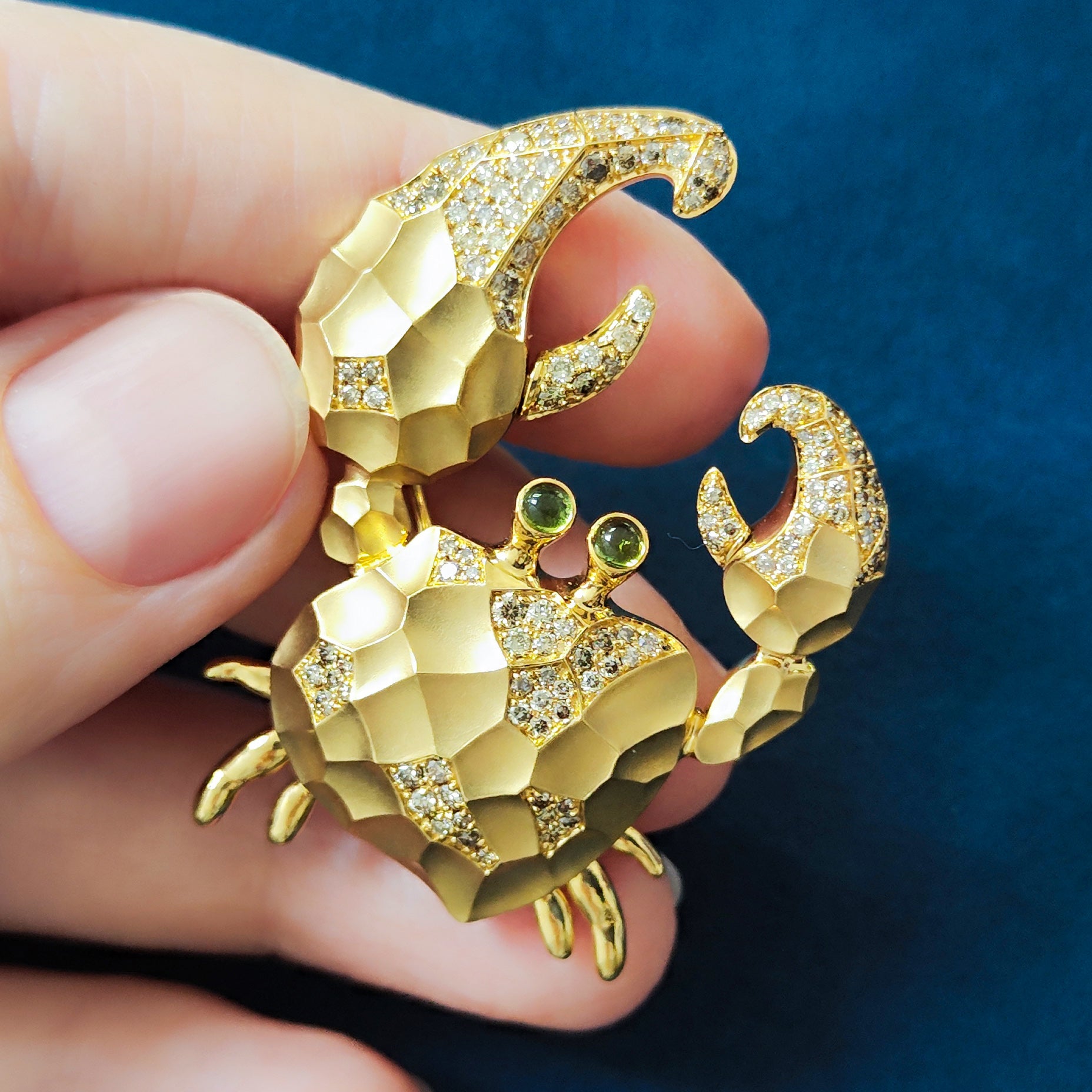 Champagne Diamonds, Tourmaline 18K Yellow Gold Crab Brooch, Brs 0247-0
