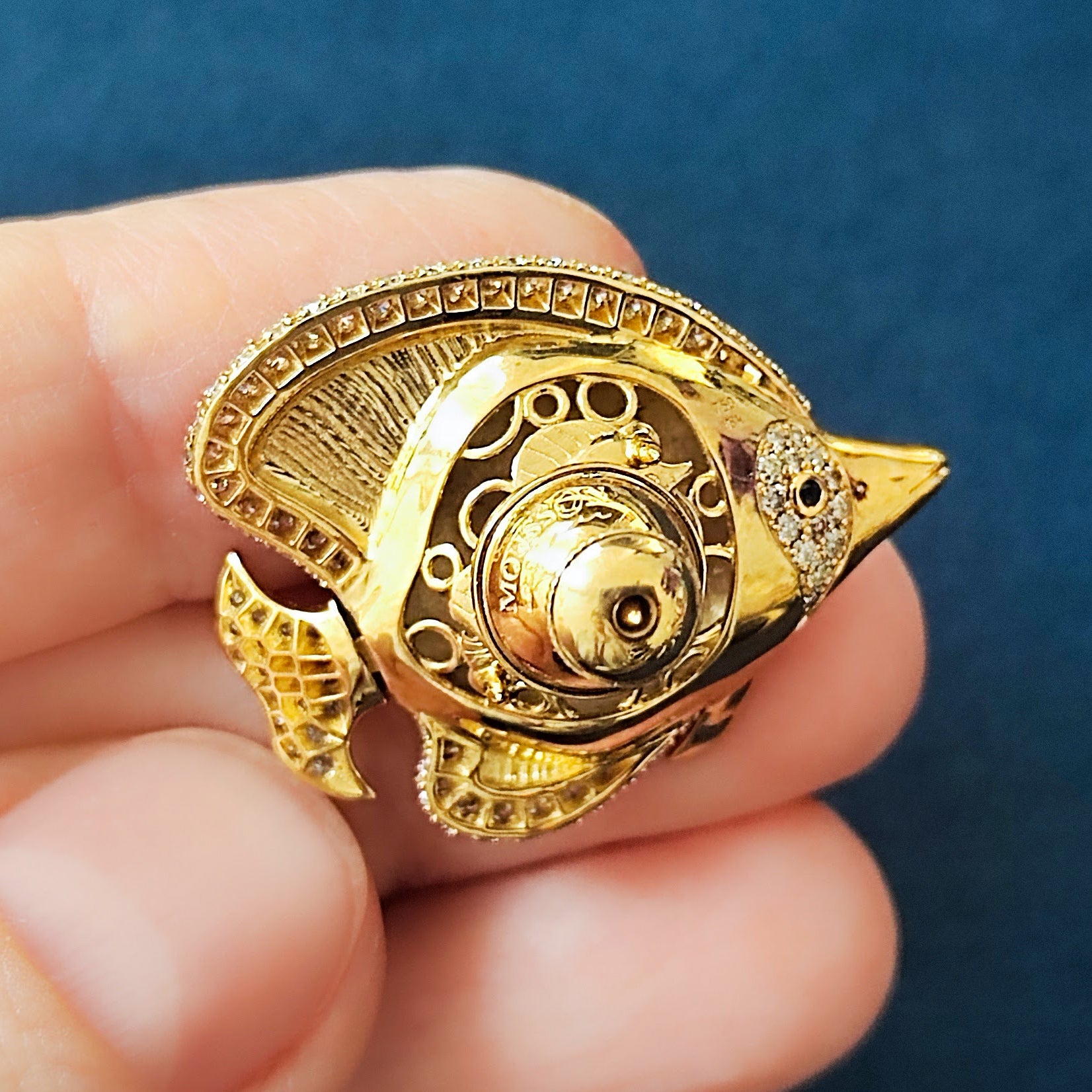 Enamel, Champagne Diamonds 18K Yellow Gold Angel Fish Brooch, Brs 0252-2