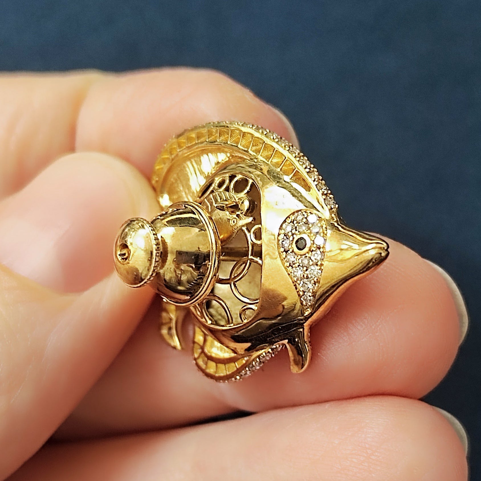 Enamel, Champagne Diamonds 18K Yellow Gold Angel Fish Brooch, Brs 0252-2