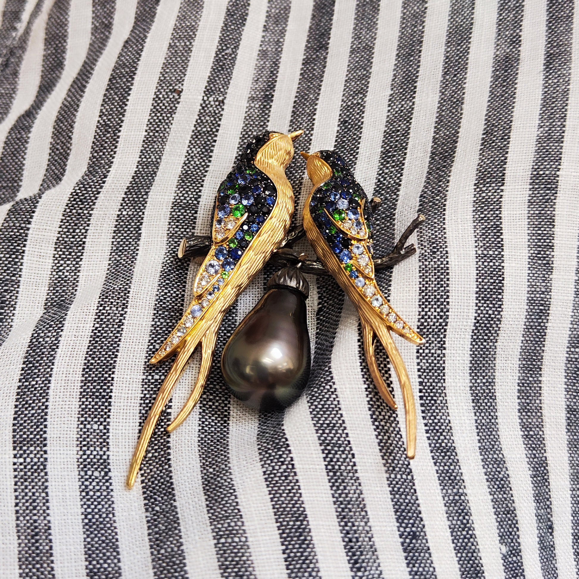 Sapphires, Tsavorites, Tahiti Pearl, Champagne Diamonds 18K Yellow Gold Brooch, Brs 0228-0