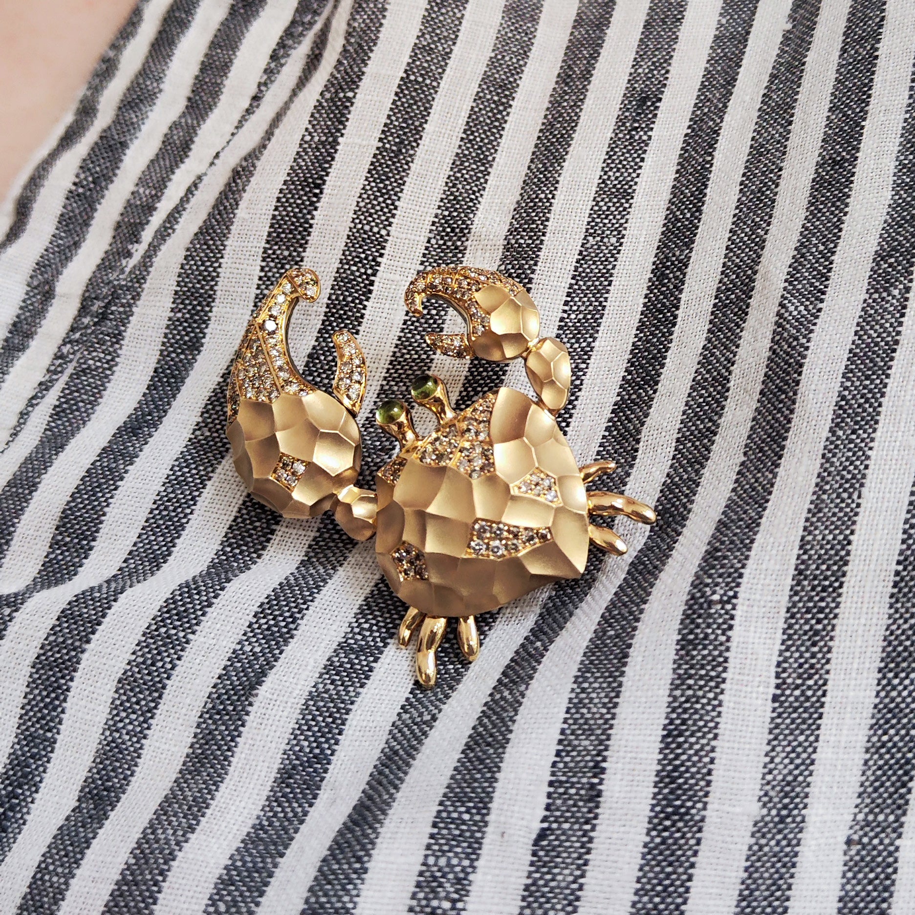 Champagne Diamonds, Tourmaline 18K Yellow Gold Crab Brooch, Brs 0247-0