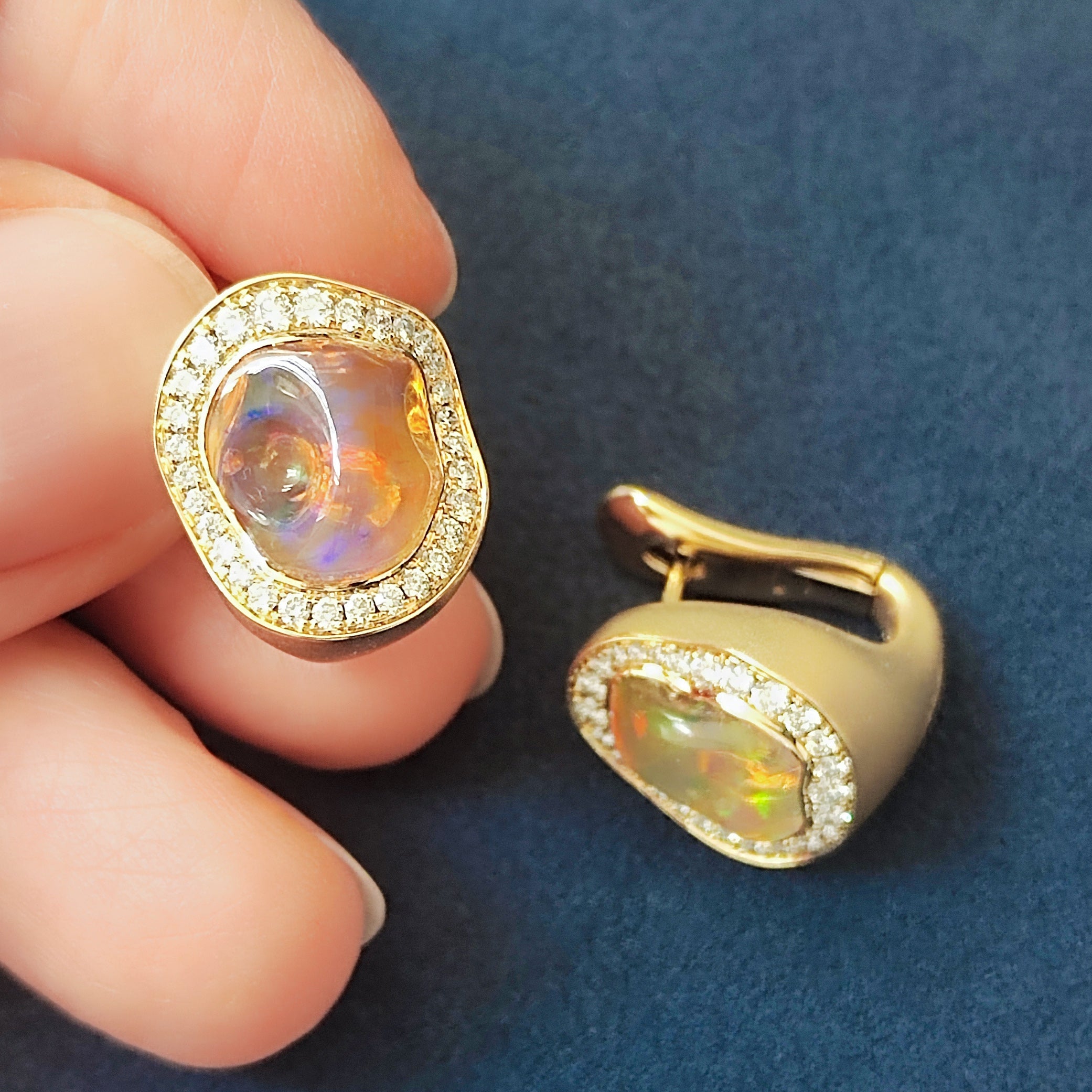 E 0029-58/1 18K Yellow Gold, Mexican Fire Opal, Diamonds Earrings