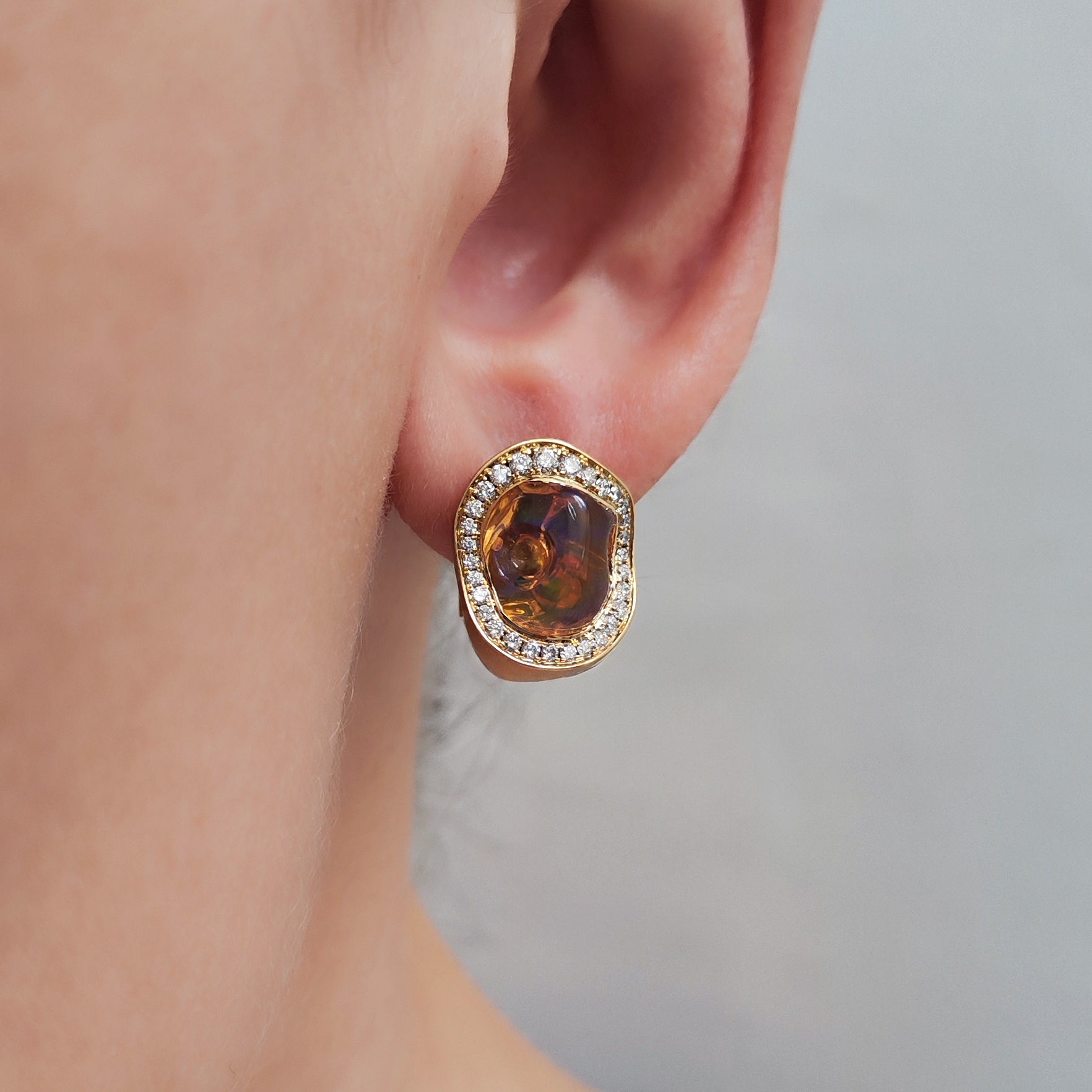 E 0029-58/1 18K Yellow Gold, Mexican Fire Opal, Diamonds Earrings