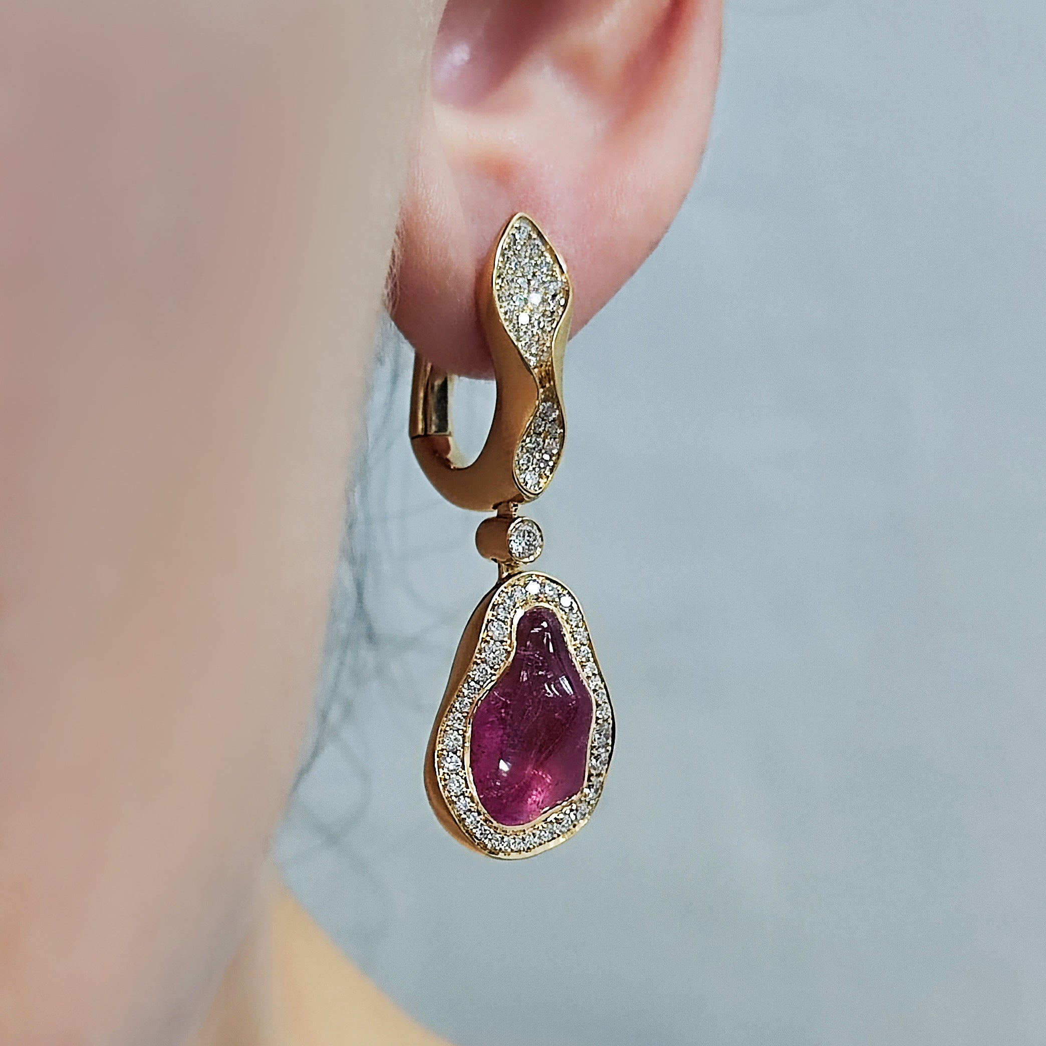 Rubellite, Tanzanite and Diamonds 18K Yellow Gold Earrings, E 0030-88/1