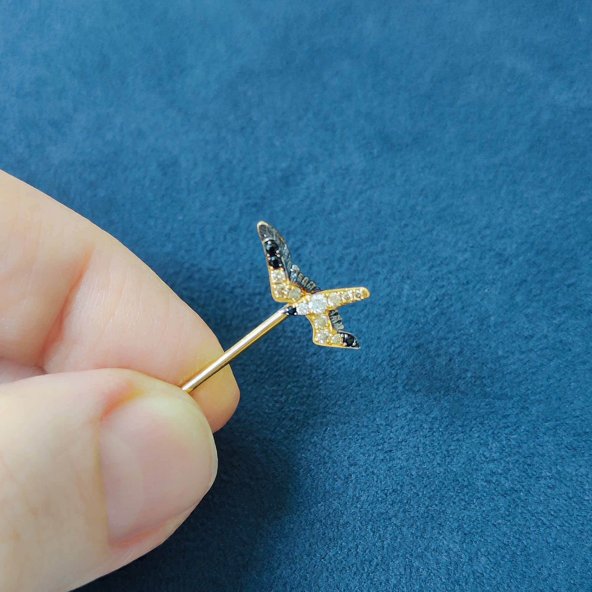 18K Yellow Gold, Champagne and Black Diamonds Pin, Brs 0294-0