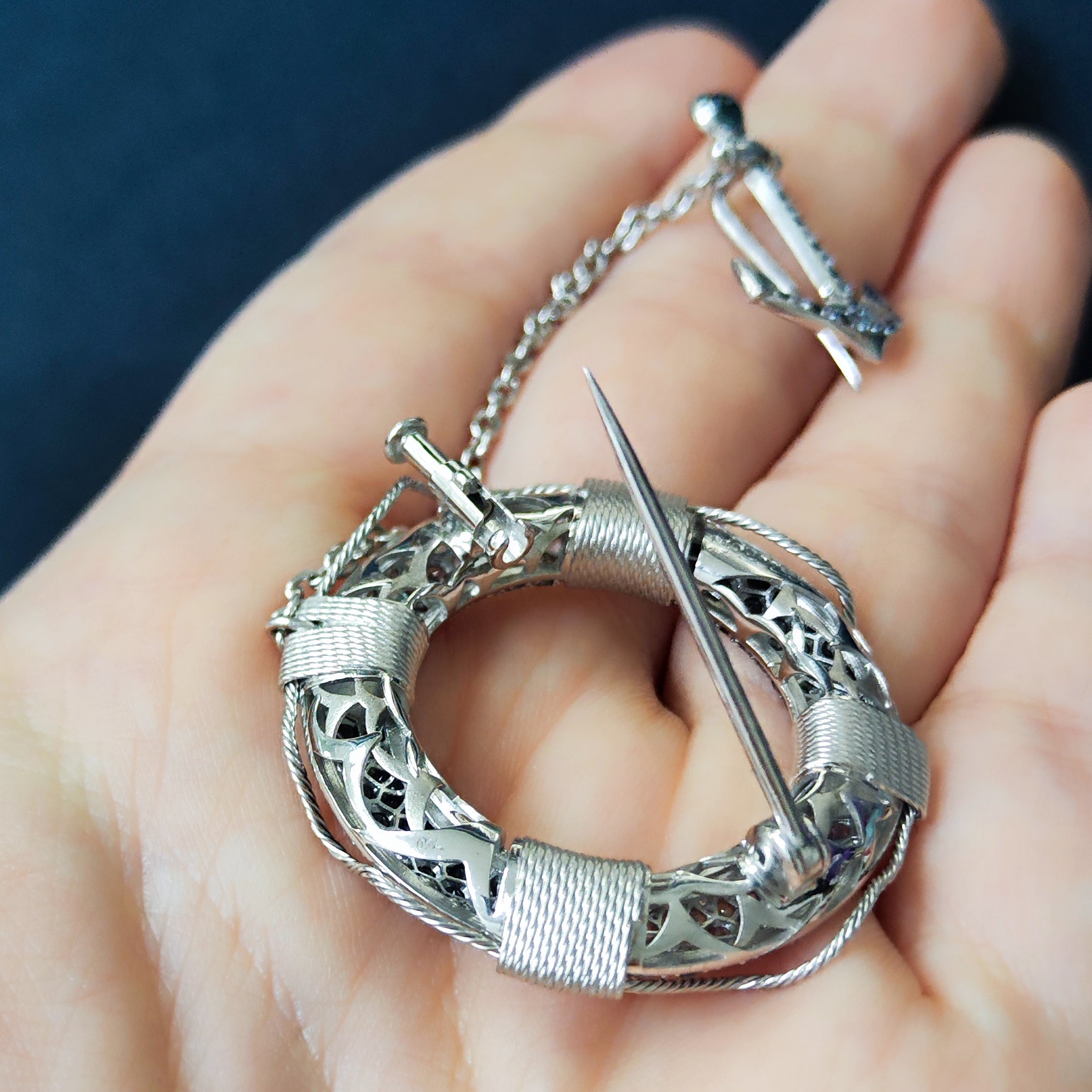 Sapphires 18K White Gold Lifebuoy Brooch, Brs 0293-0
