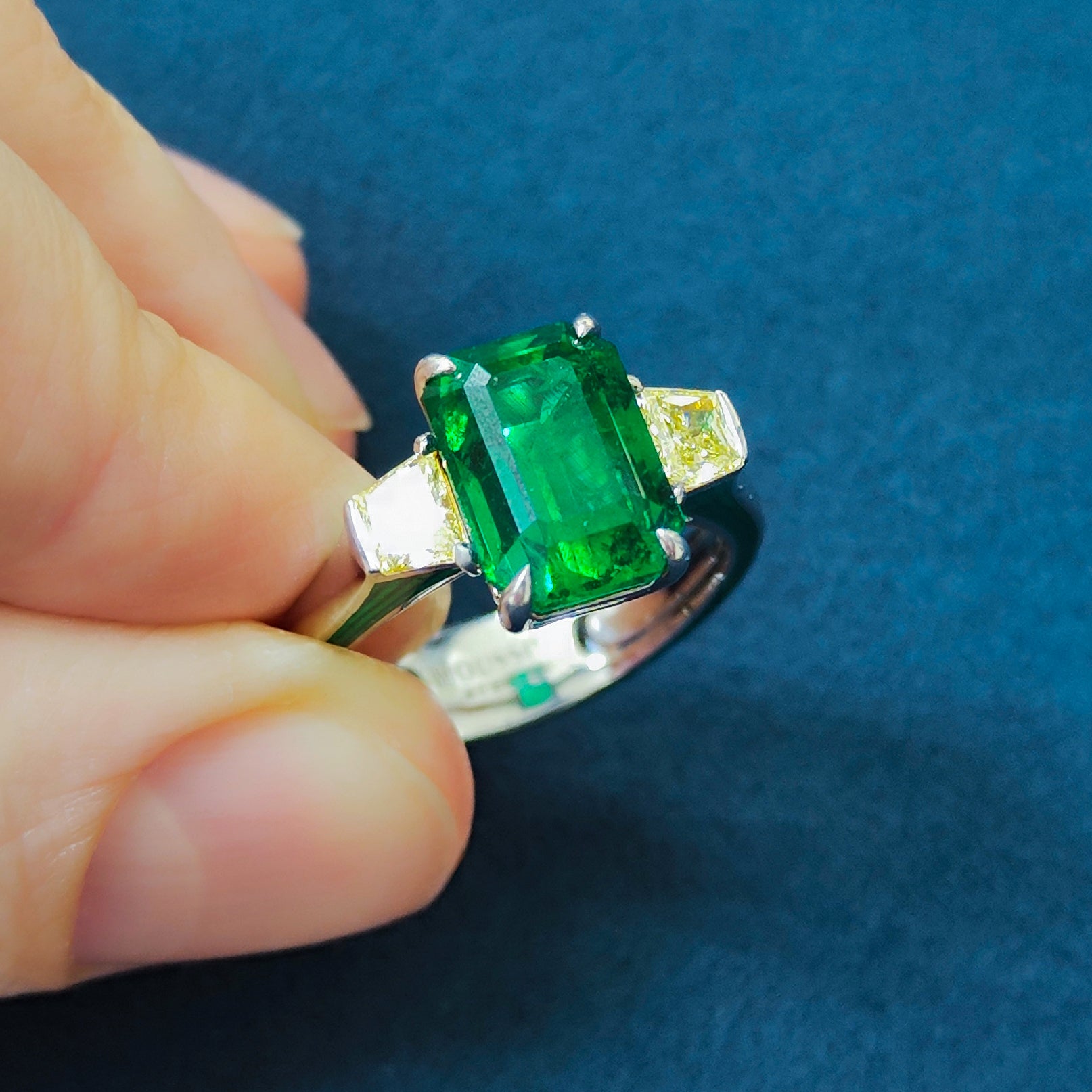 Emerald, Yellow Diamonds 18K White Gold Ring, R 0020-18