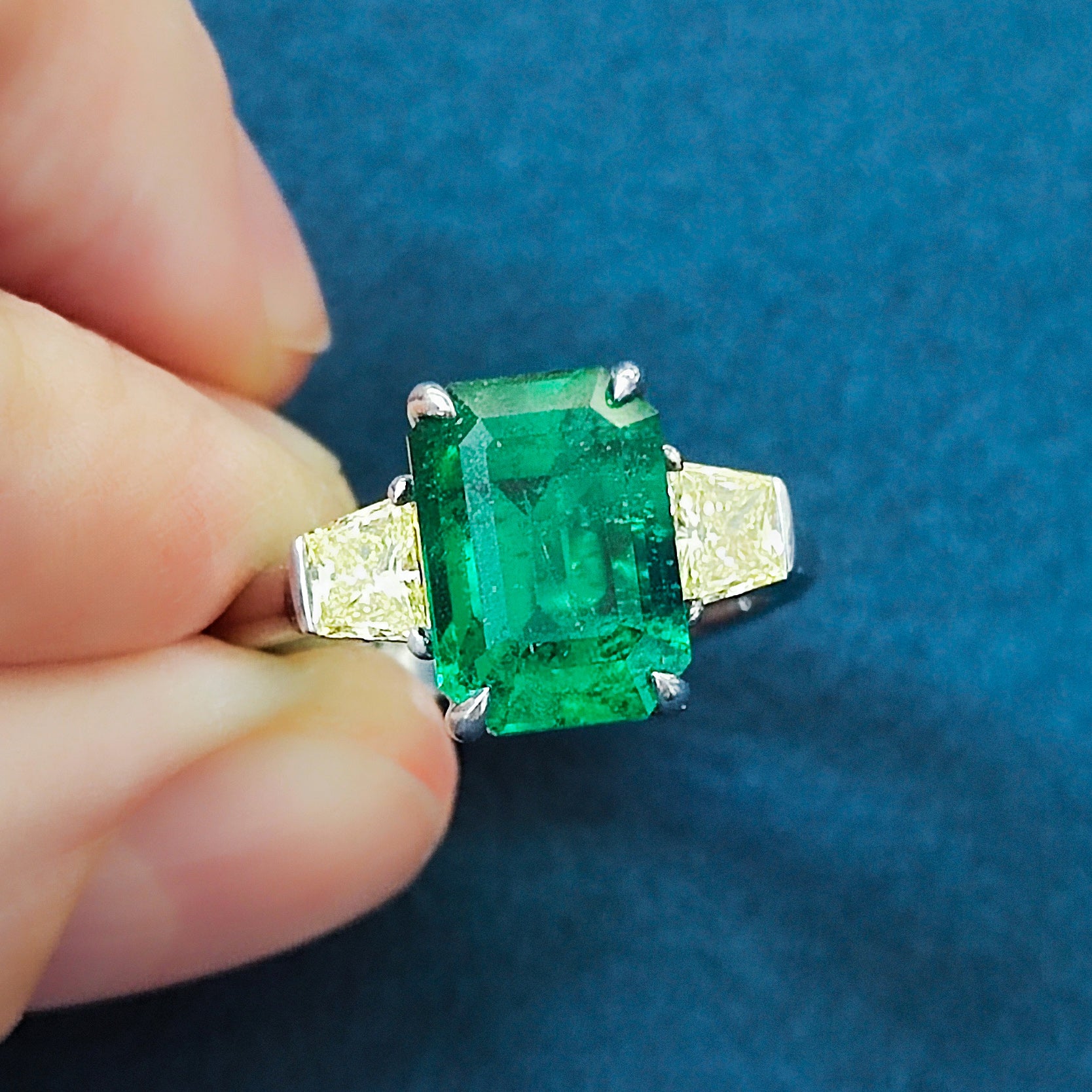 Emerald, Yellow Diamonds 18K White Gold Ring, R 0020-18