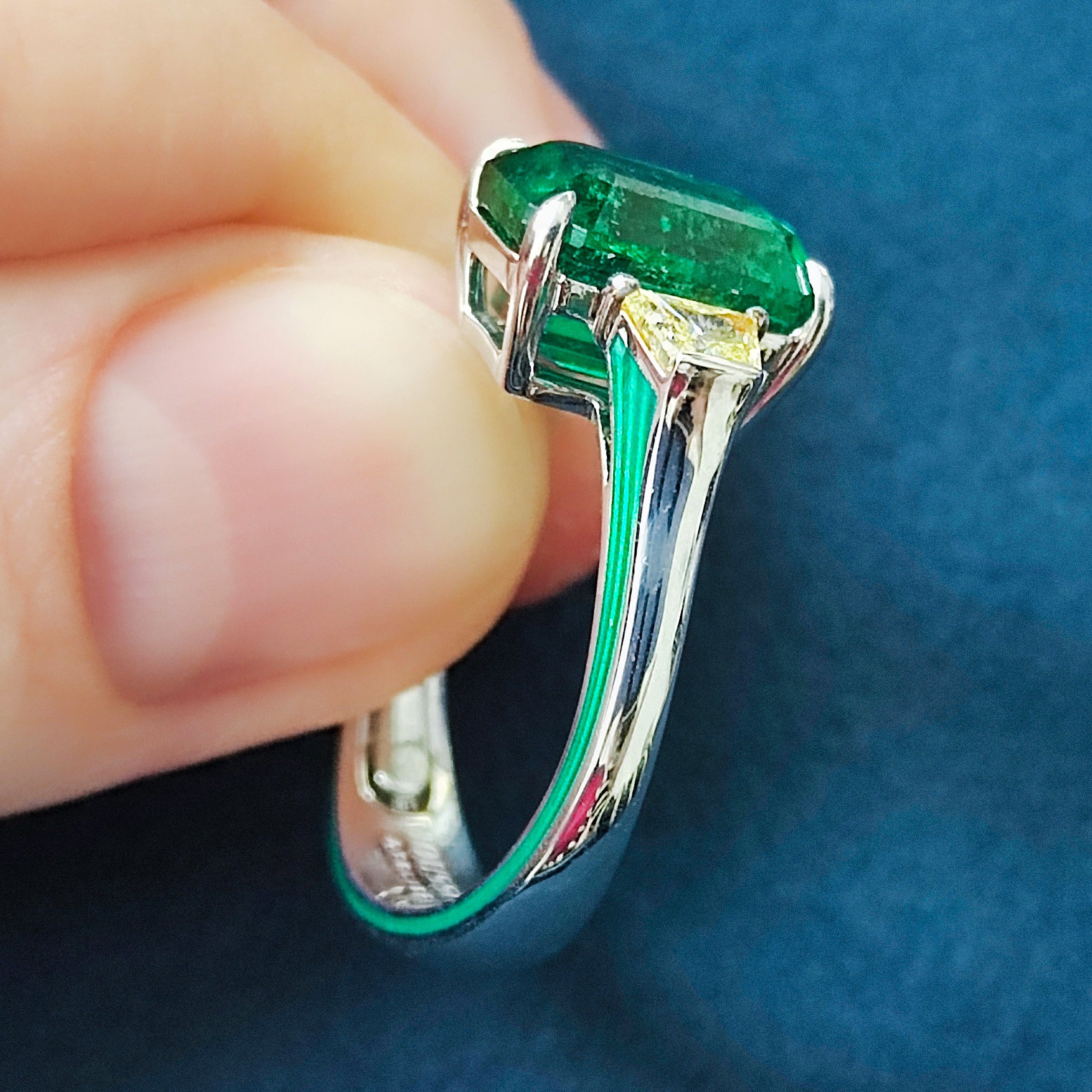 Emerald, Yellow Diamonds 18K White Gold Ring, R 0020-18