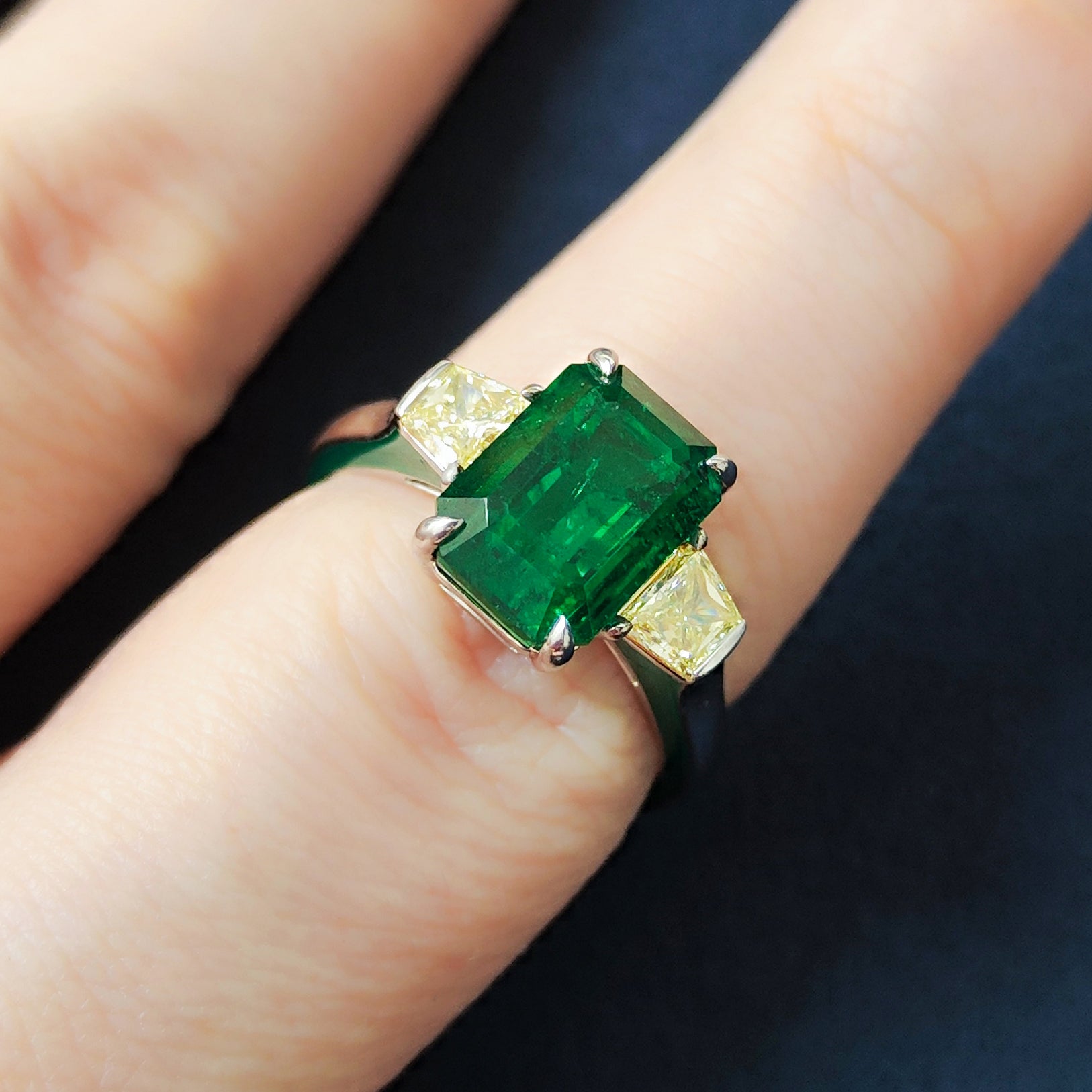 Emerald, Yellow Diamonds 18K White Gold Ring, R 0020-18