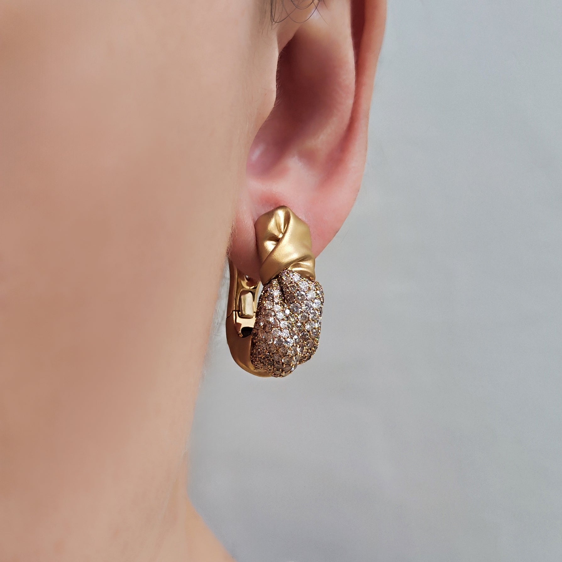 Champagne and White Diamonds 18K Yellow Gold Earrings, E 0132-5