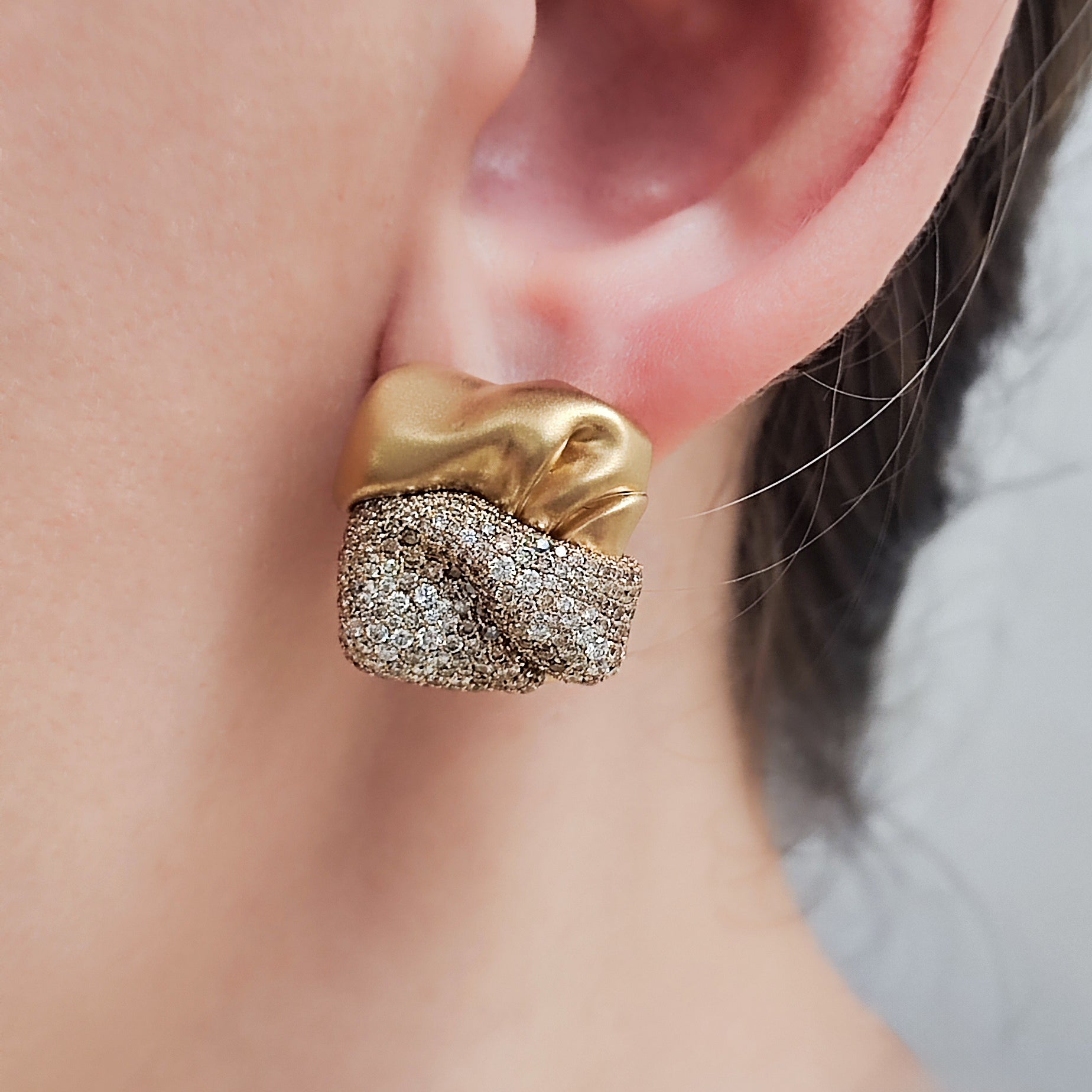 Champagne and White Diamonds 18K Yellow Gold Earrings, E 0132-0