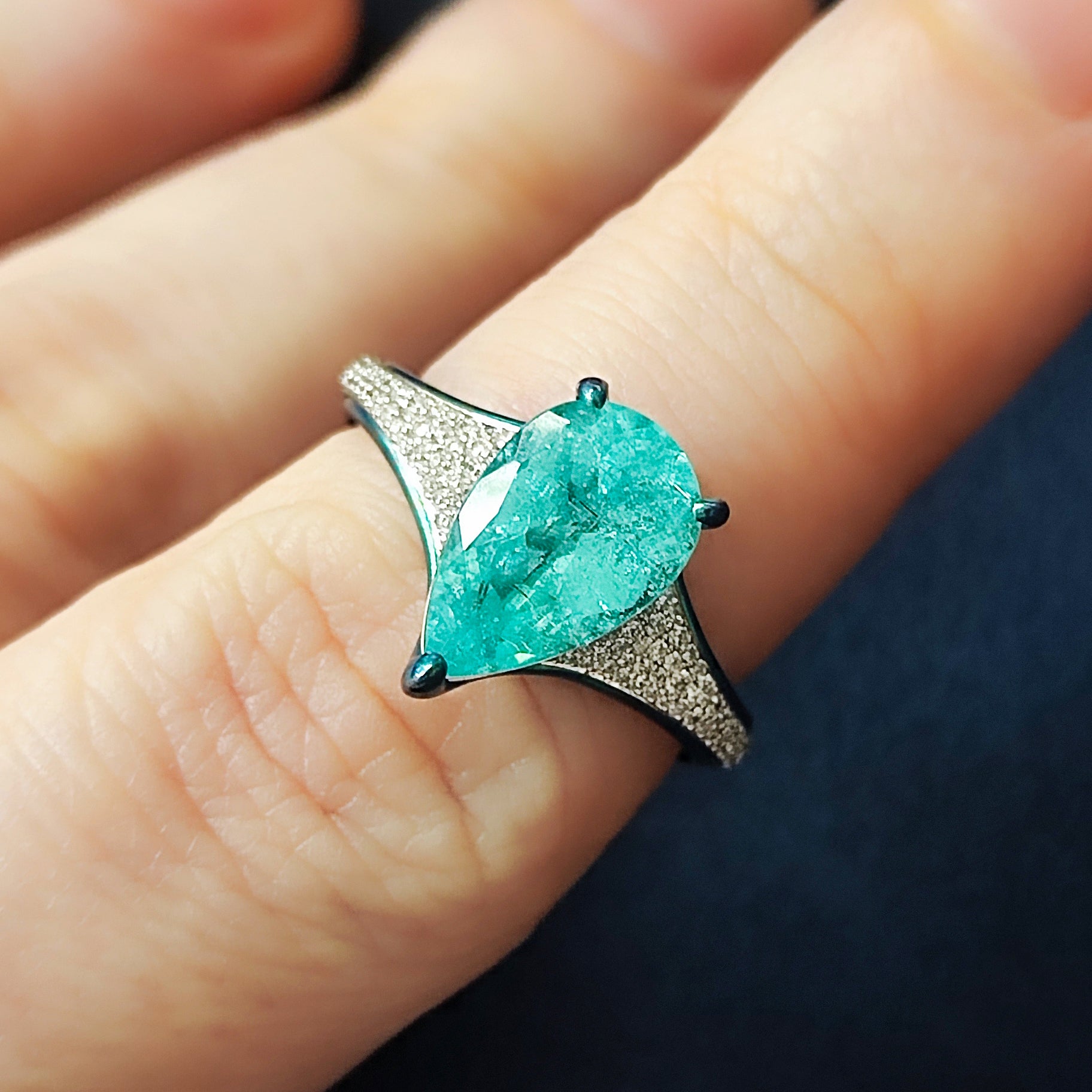 Paraiba Tourmaline, Diamonds 18K White Gold Ring, R 0141-10