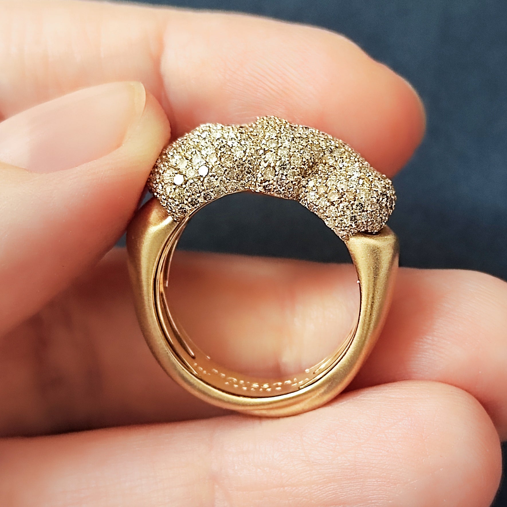 White and Champagne Diamonds 18K Yellow Gold Ring, R 0132-3