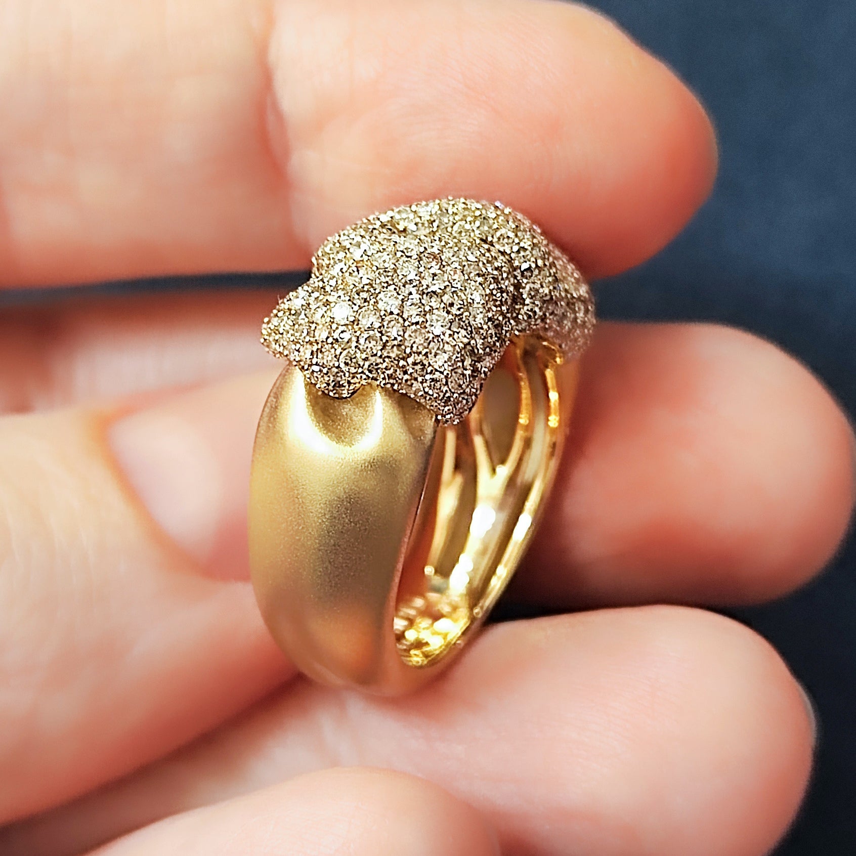 White and Champagne Diamonds 18K Yellow Gold Ring, R 0132-3