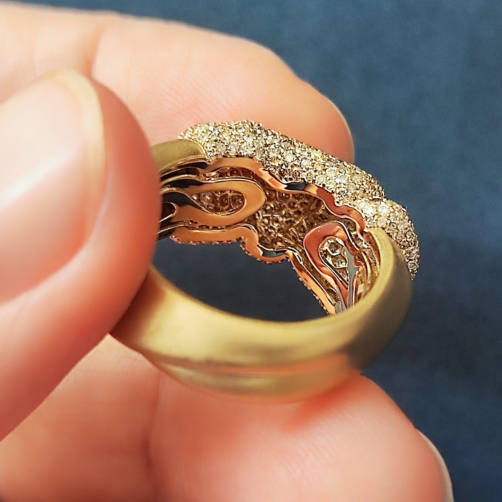 White and Champagne Diamonds 18K Yellow Gold Ring, R 0132-3