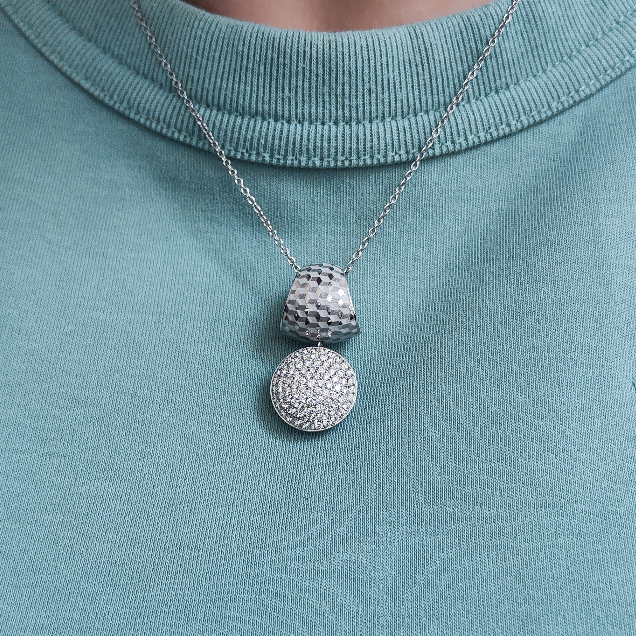 P 0178-70, 18K White Gold, Enamel, Diamonds Pendant