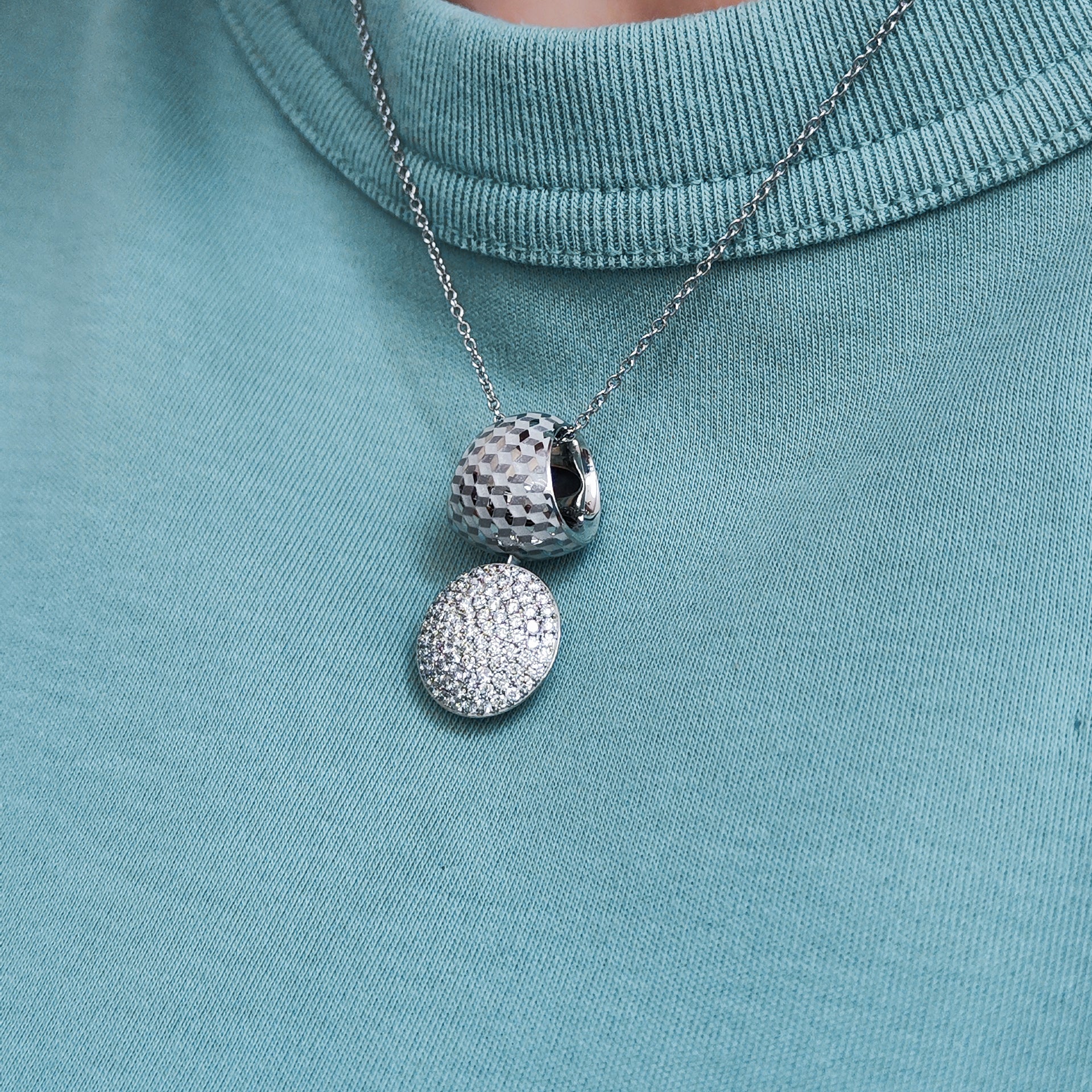 P 0178-70, 18K White Gold, Enamel, Diamonds Pendant