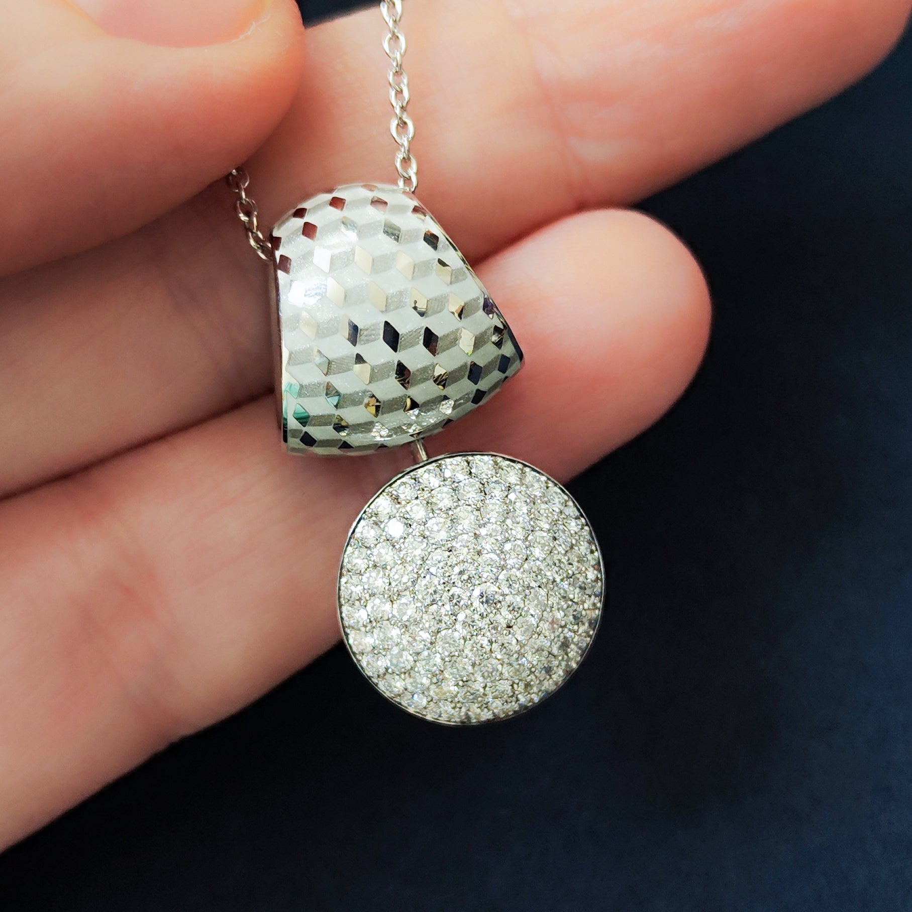 P 0178-70, 18K White Gold, Enamel, Diamonds Pendant