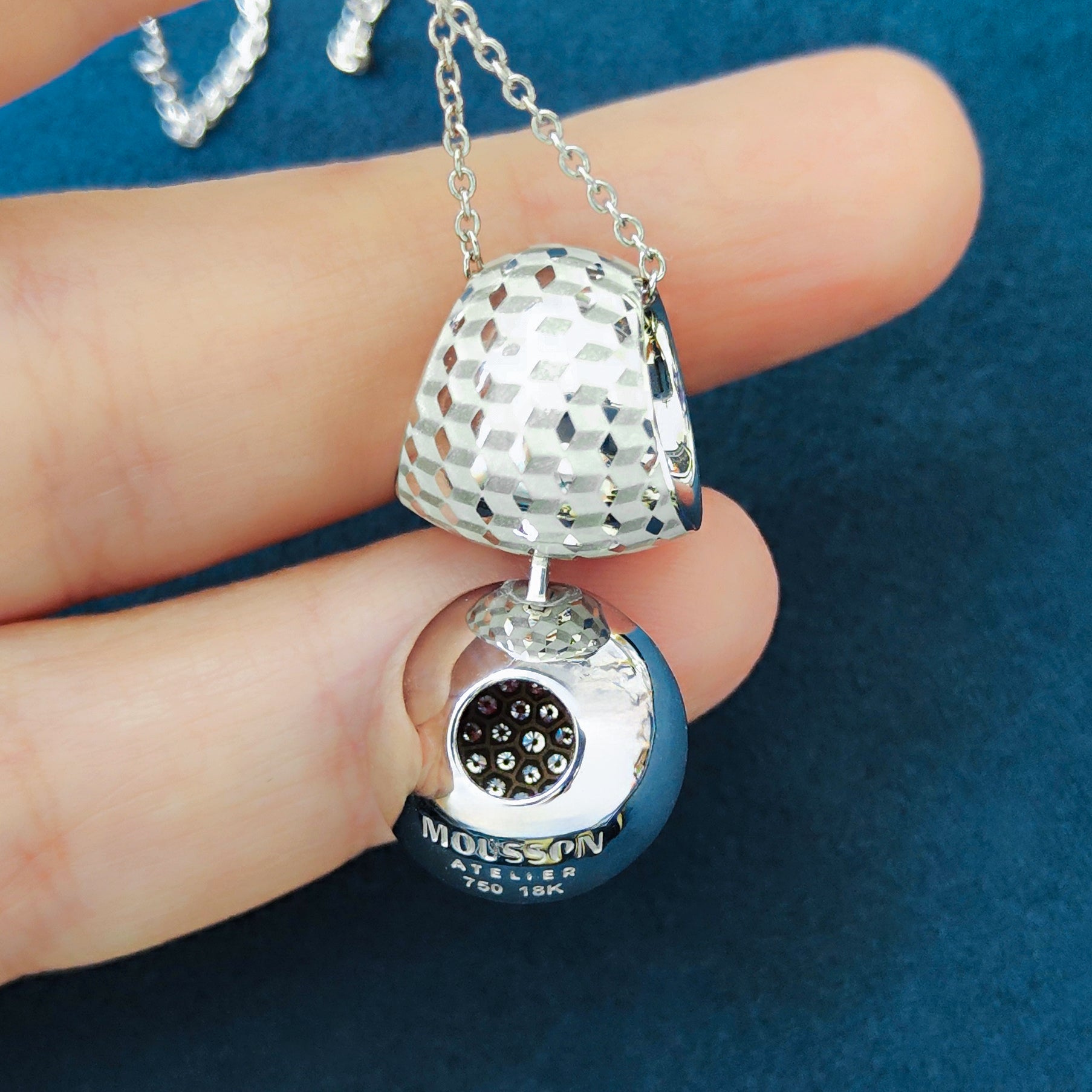 P 0178-70, 18K White Gold, Enamel, Diamonds Pendant