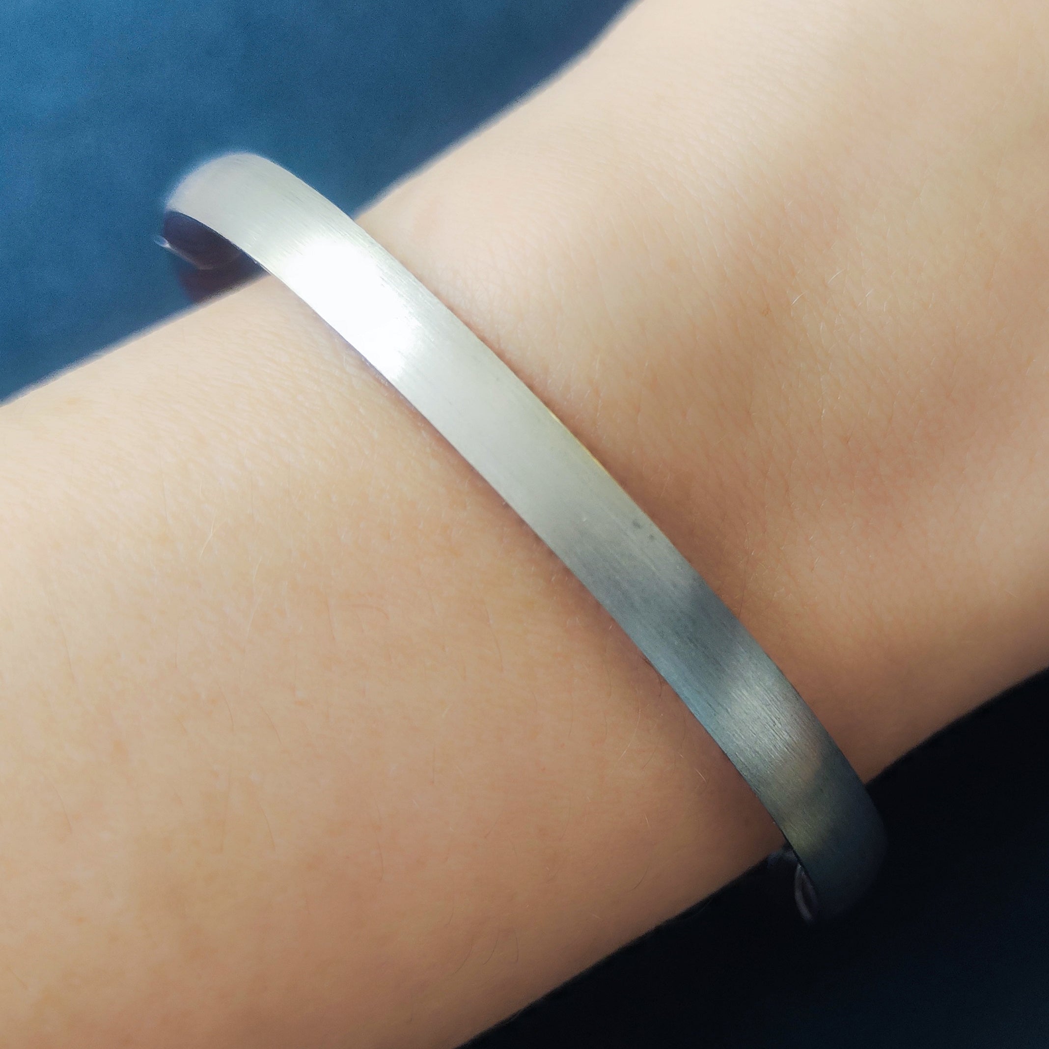 Enamel, 18K White Gold Bangle, Br 0177-41