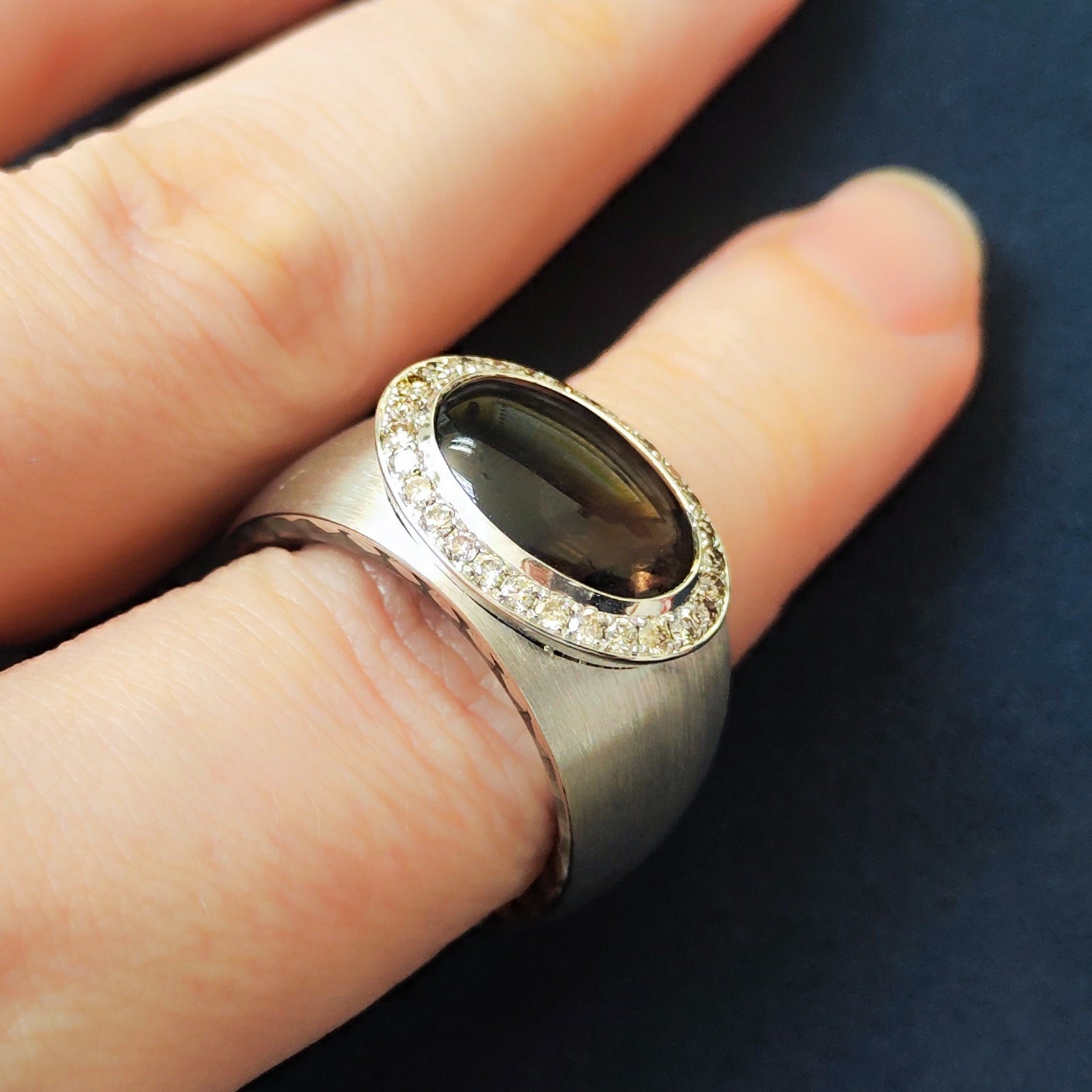 R 0178-60, 18K White Gold, Enamel, Smoky Quartz, Champagne Diamonds Ring