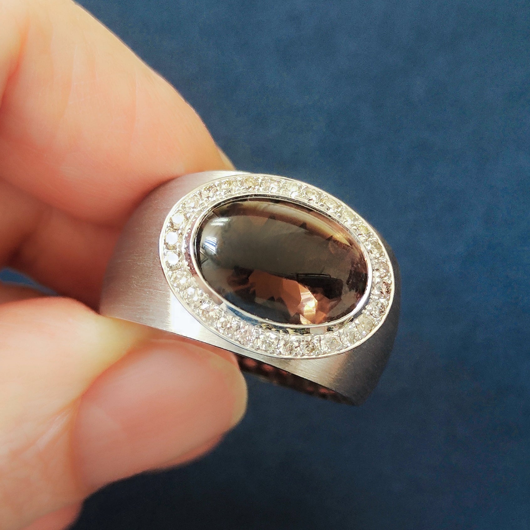 R 0178-60, 18K White Gold, Enamel, Smoky Quartz, Champagne Diamonds Ring